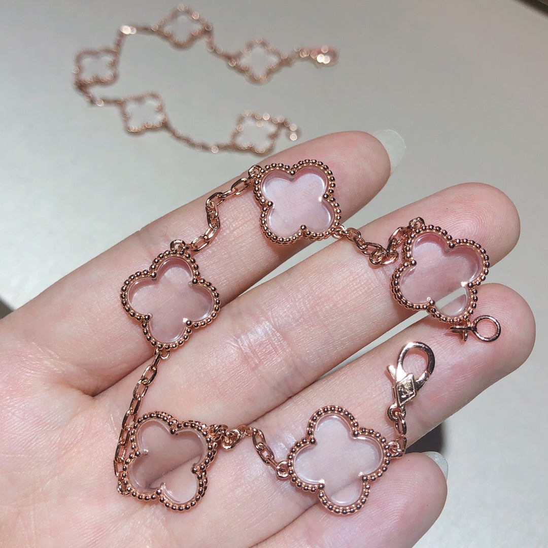 [TENDENCIAS] PULSERA DE ORO ROSA CON CRISTAL DE ROCA Y MOTIVO TRÉBOL 5