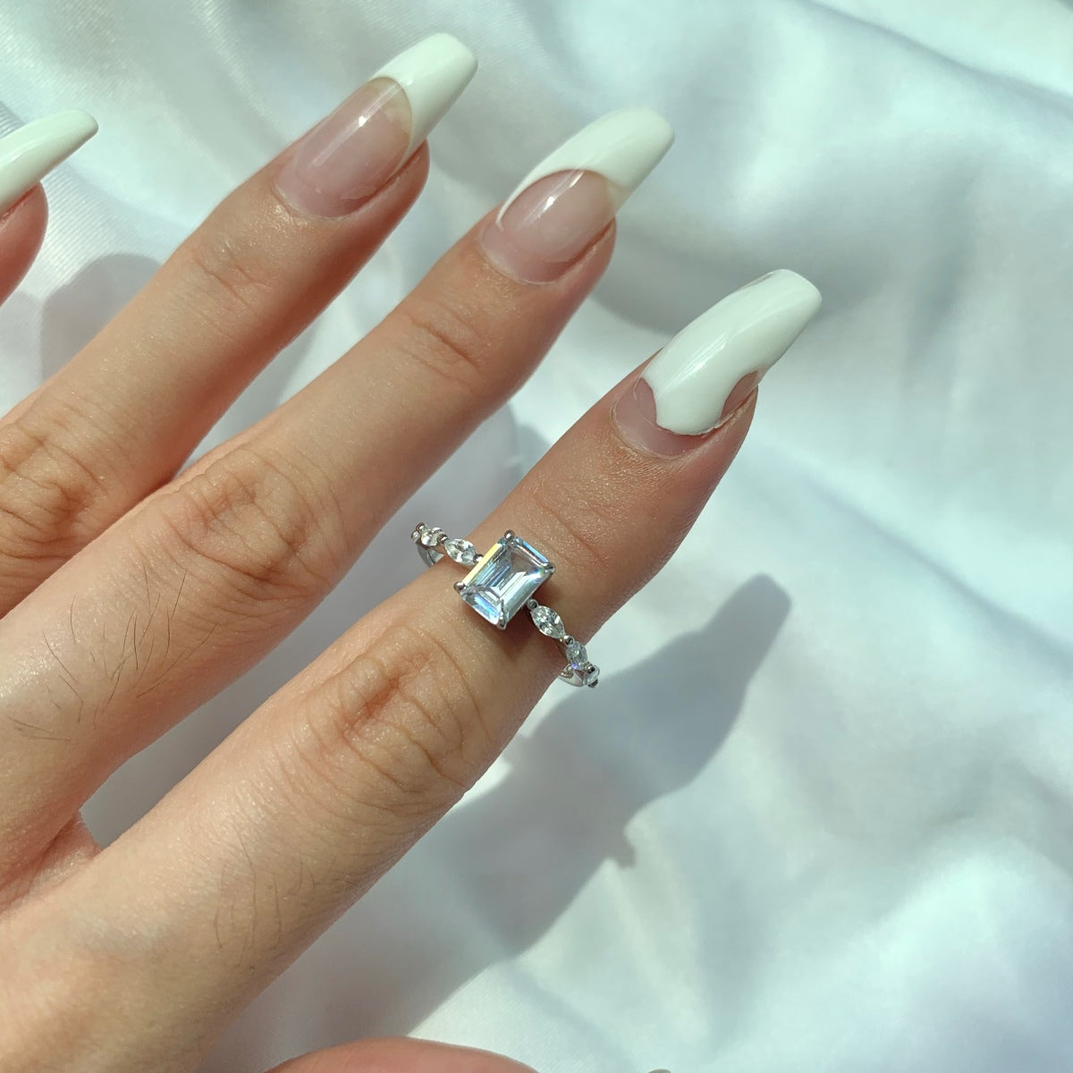 [XXX]1.0 Carat Dainty Resplendent Radiant Cut Daily Ring