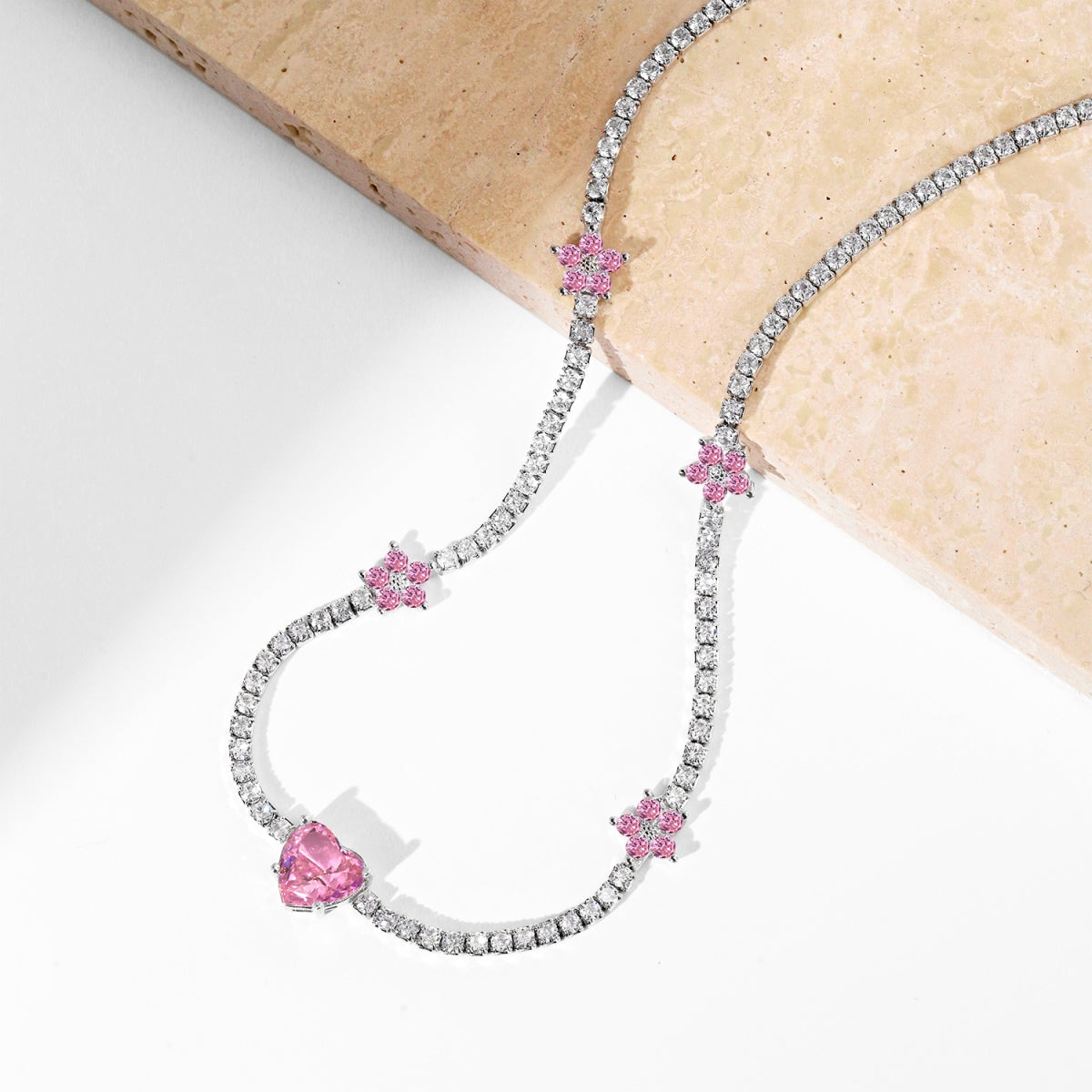 [XXX]Collar de flores con forma de corazón de color rosa deslumbrante