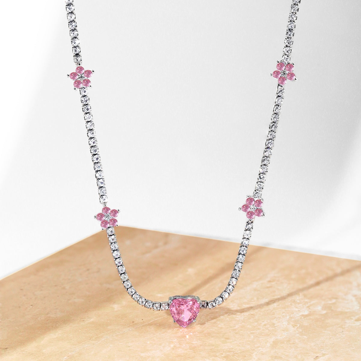 [XXX]Collar de flores con forma de corazón de color rosa deslumbrante