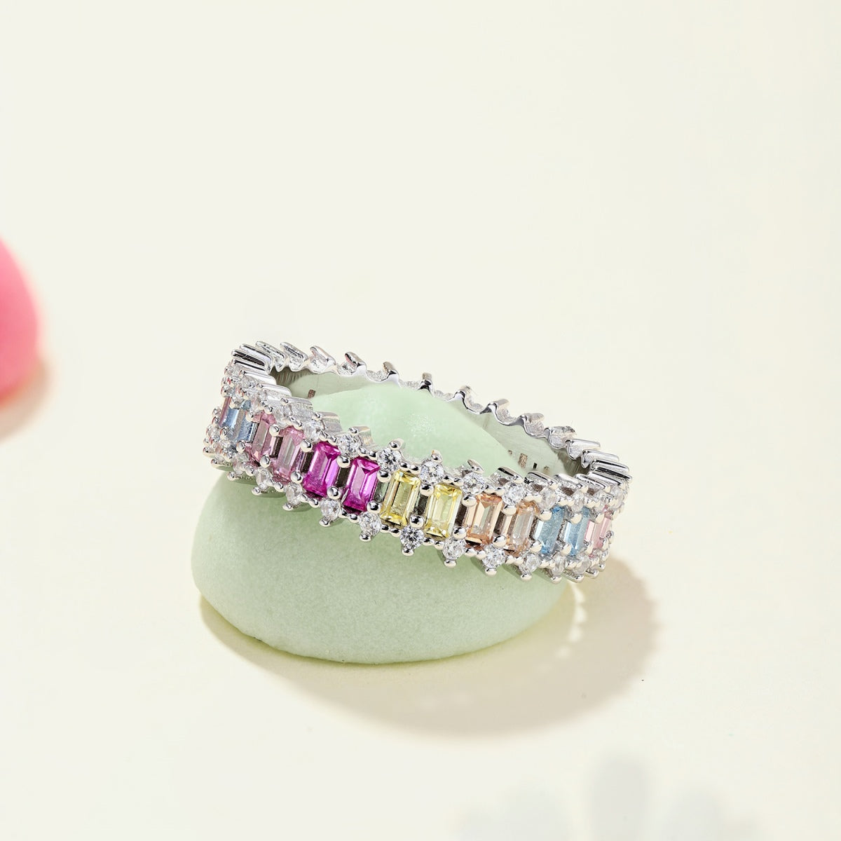 [XXX]Bague cocktail ornée d'une émeraude éclatante