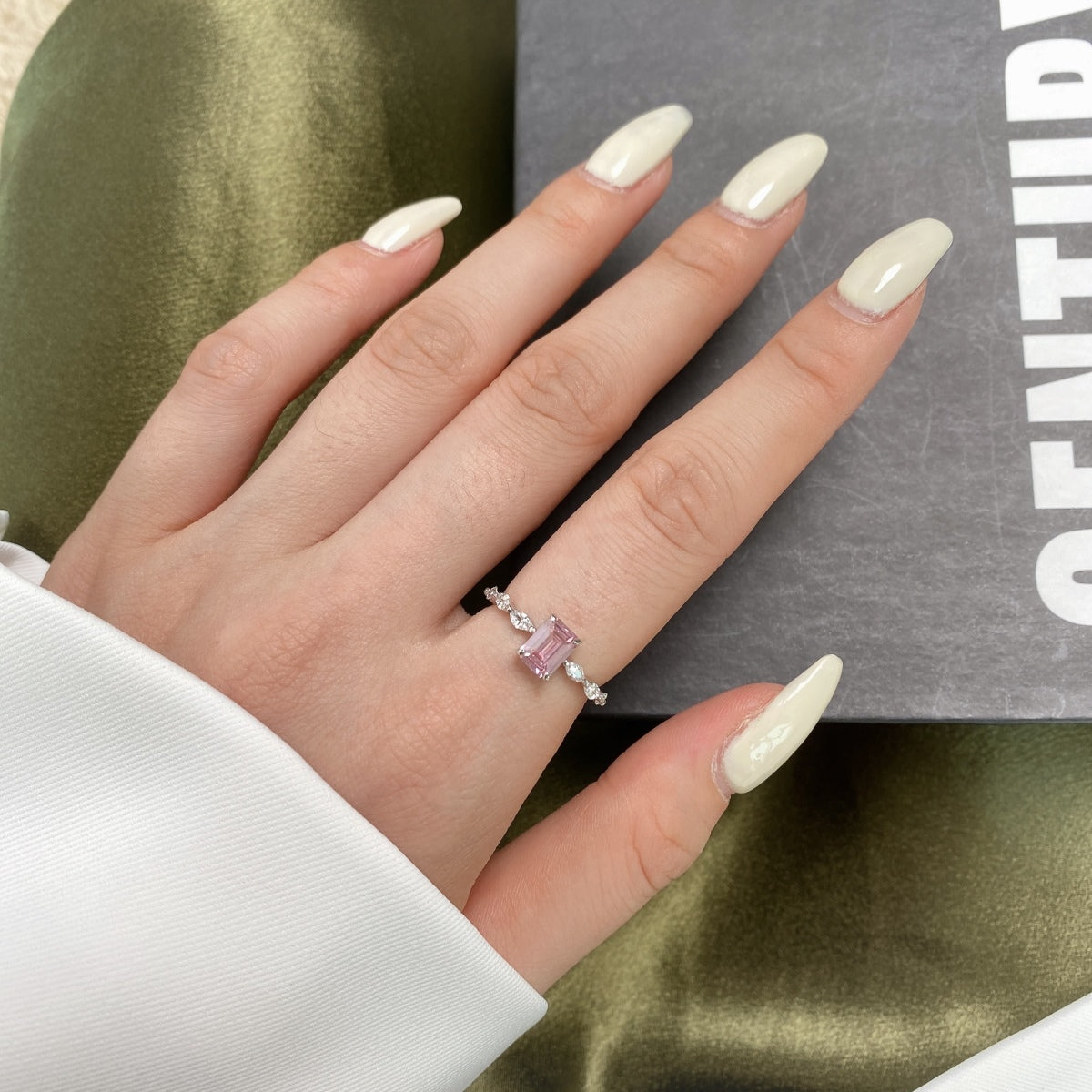 [XXX]1.0 Carat Dainty Resplendent Radiant Cut Daily Ring