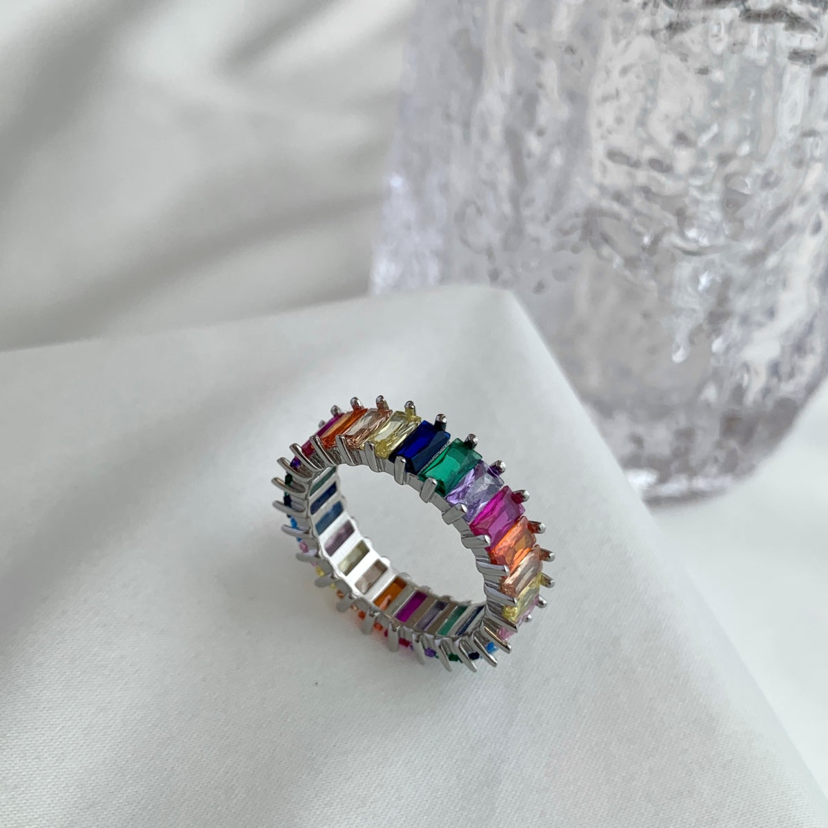 [XXX] Bague unique à coupe radiante colorée