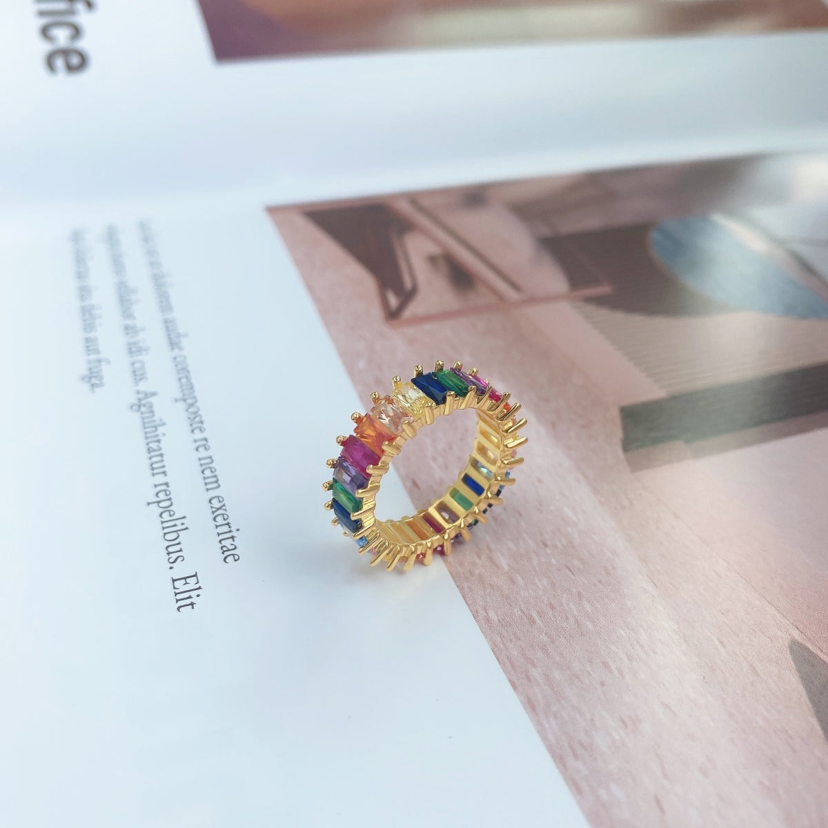 [XXX] Bague unique à coupe radiante colorée