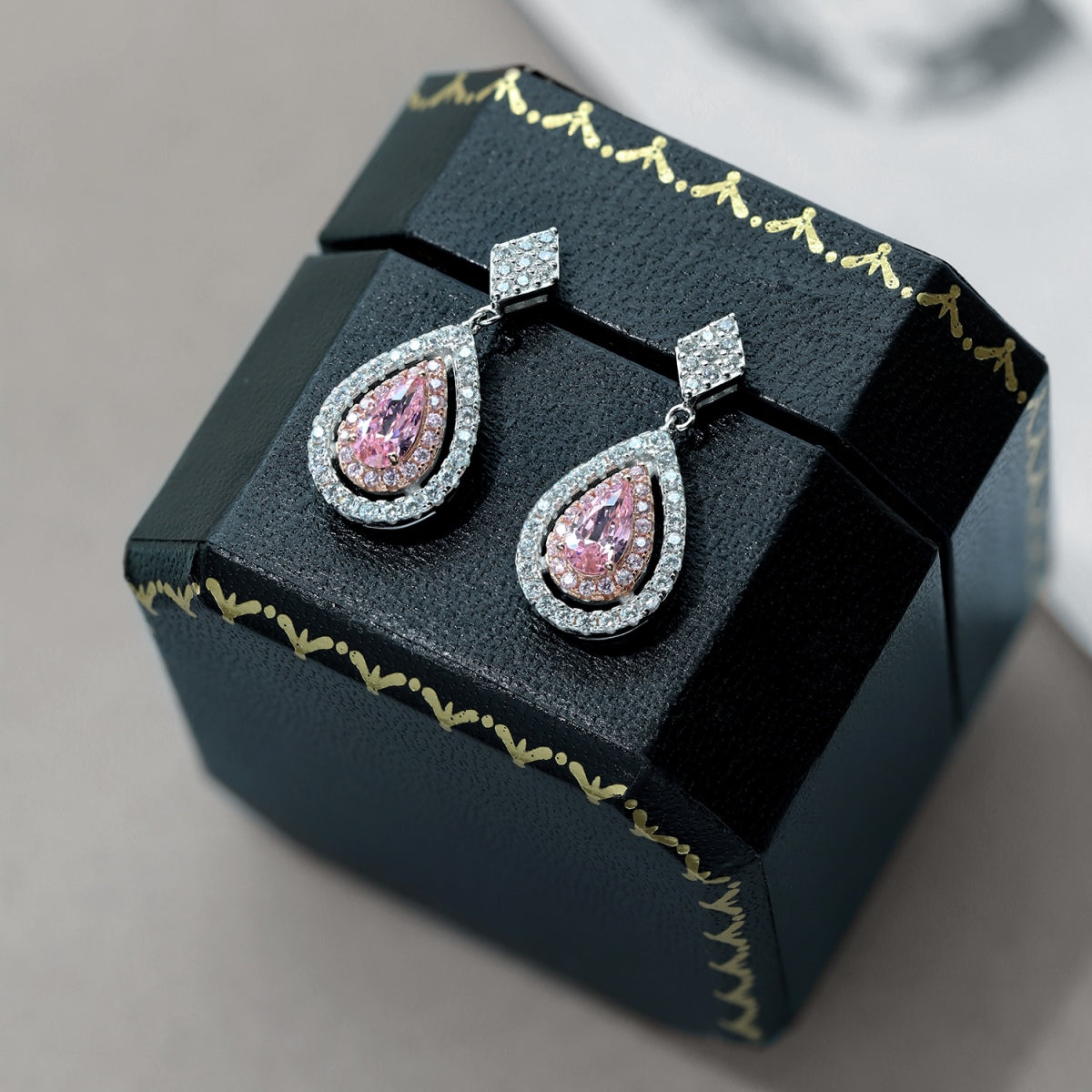 [XXX]Ornate Delicate Water Drop Shape Banquet Earrings