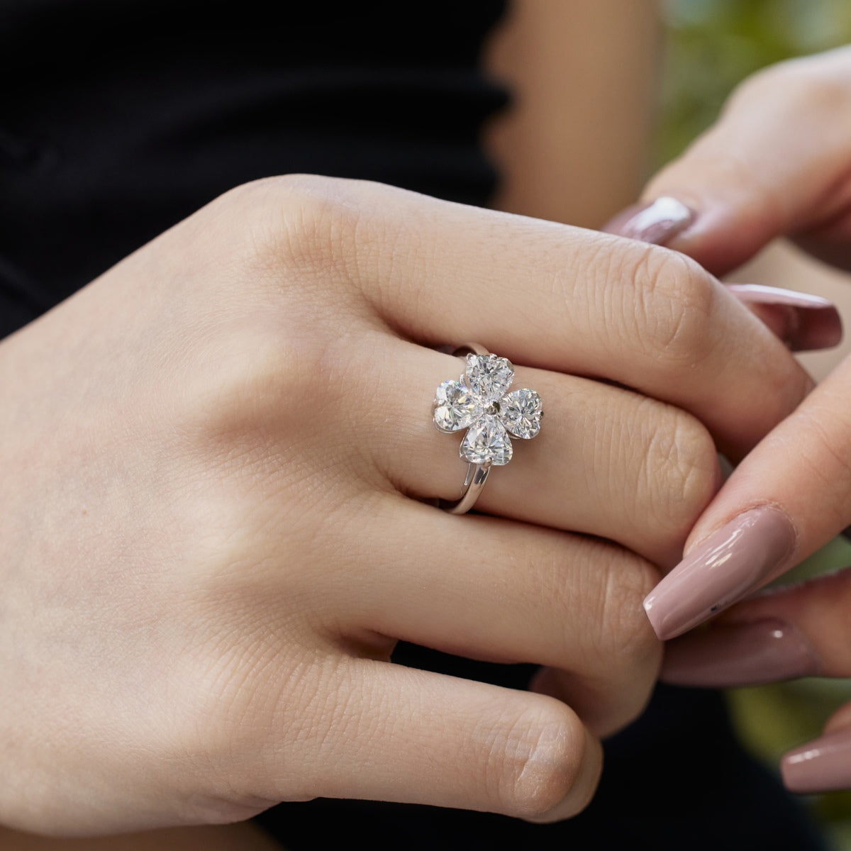 [XXX]Anillo de bola de trébol de cuatro hojas en forma de corazón