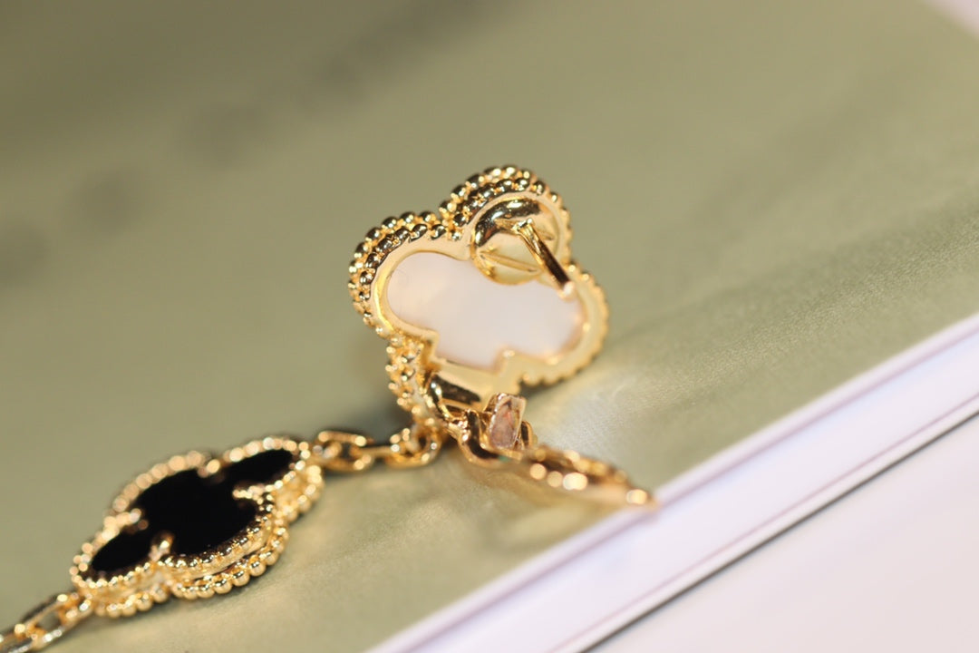 [TRENDS]CLOVER EARRINGS GOLD ONYX MOP 3 MOTIF