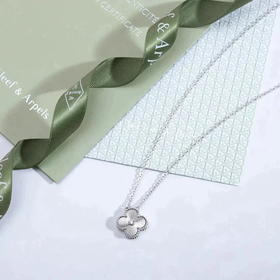 [TENDANCES] COLLIER LASER DIAMANT CLOVER 15MM ARGENT