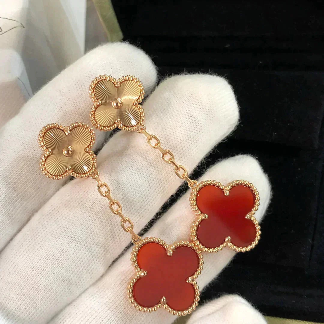 [TRENDS]CLOVER 2 MOTIF  LASER CARNELIAN EARRINGS