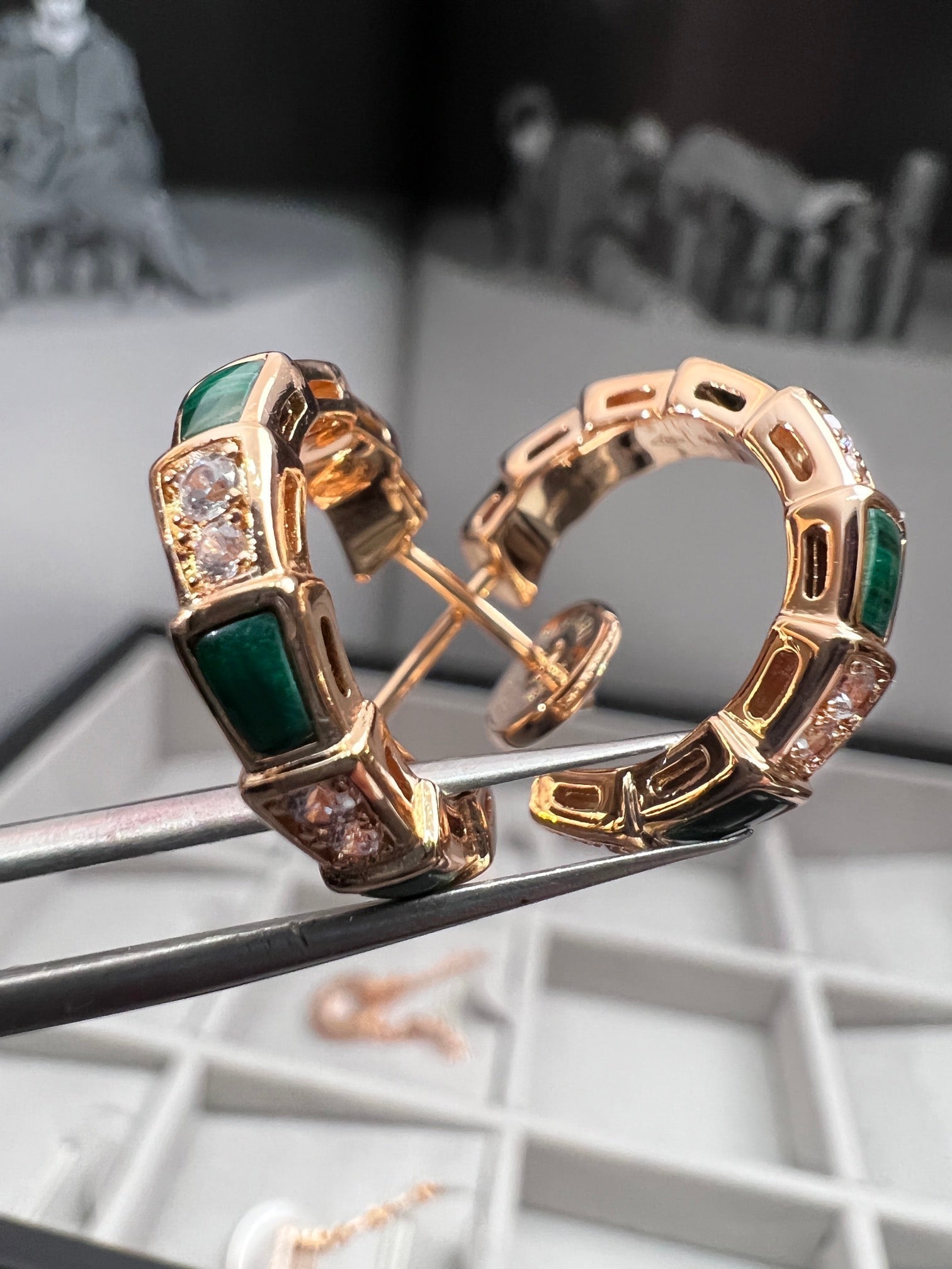 [TENDANCES]BOUCLES D'OREILLES SERPENTI MALACHITE OR ROSE