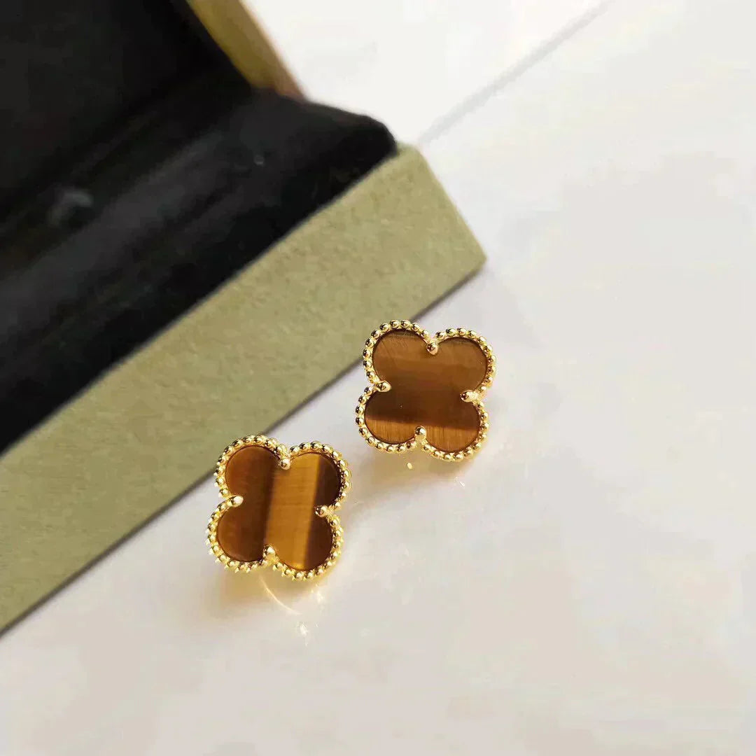 [TRENDS]CLOVER MEDIUM 1 MOTIFS TIGER EYE EARRINGS