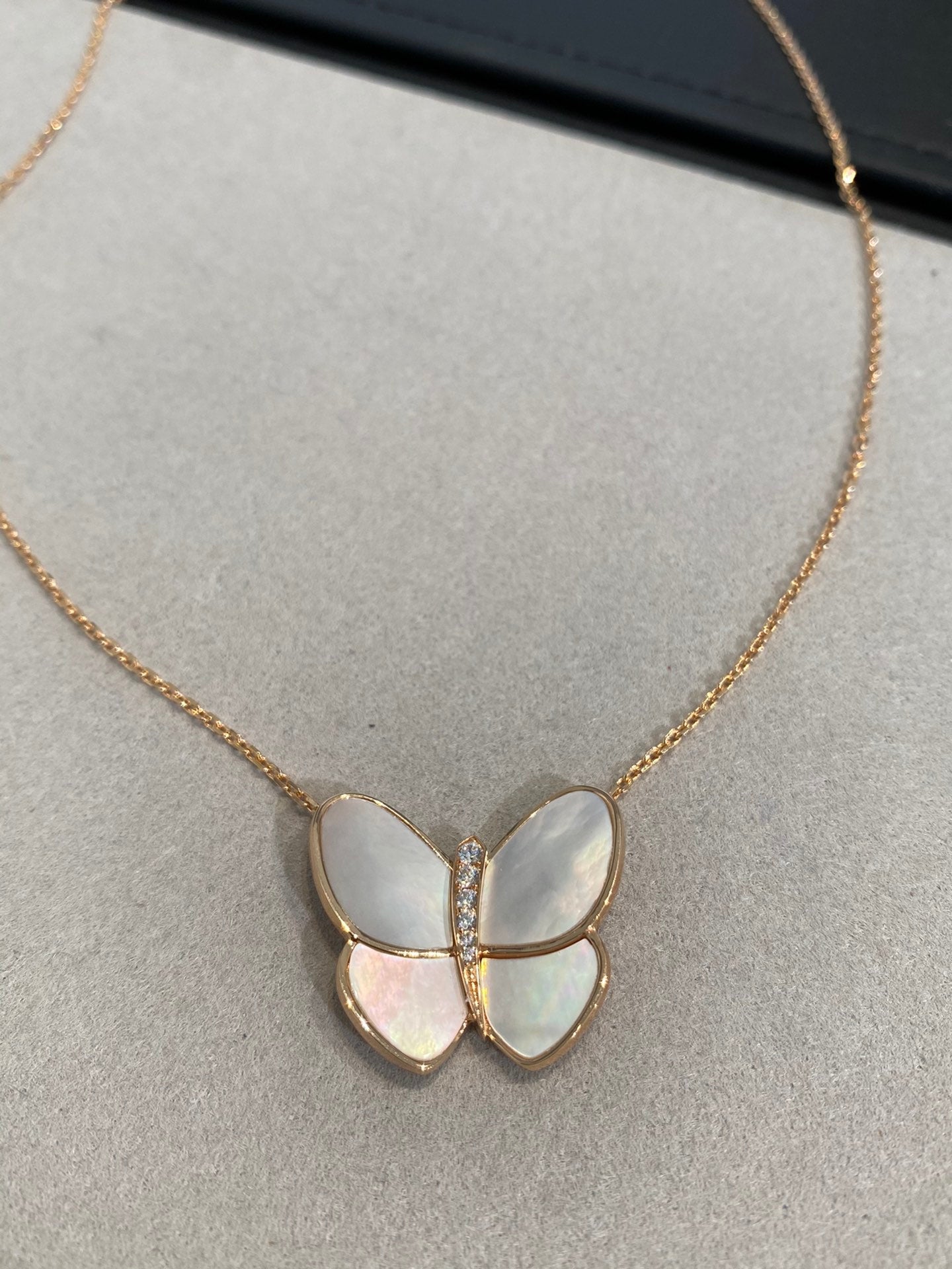 [TENDANCES] COLLIER PAPILLON OR ET DIAMANTS