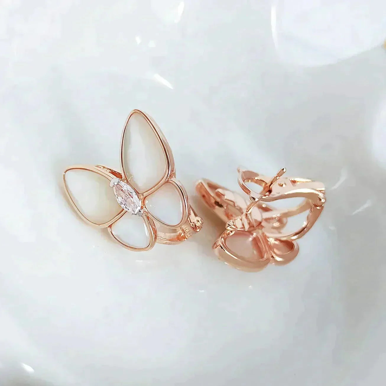 [TENDENCIAS] PENDIENTES DE MARIPOSA CON DIAMANTES