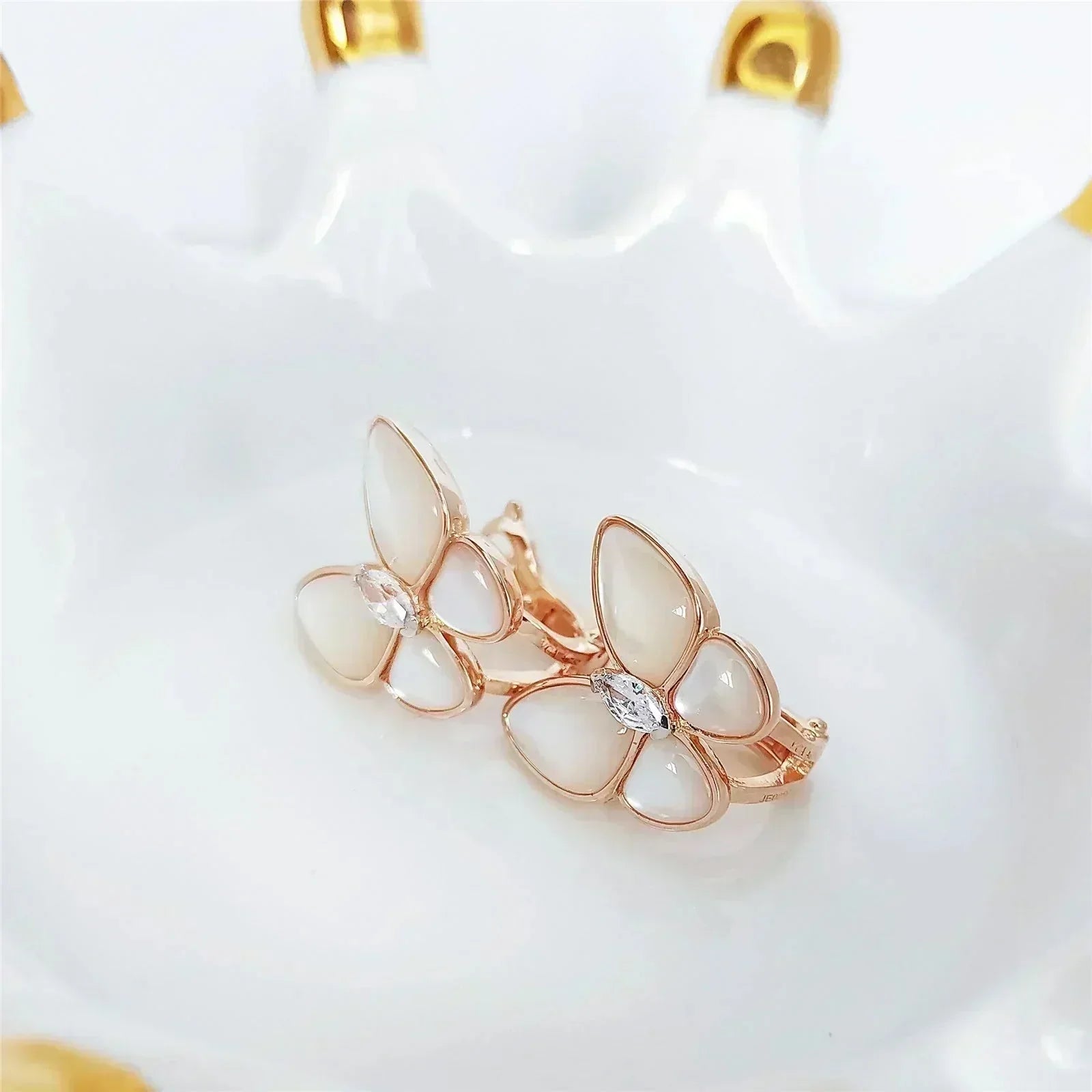 [TENDANCES] BOUCLES D'OREILLES PAPILLON ET DIAMANT