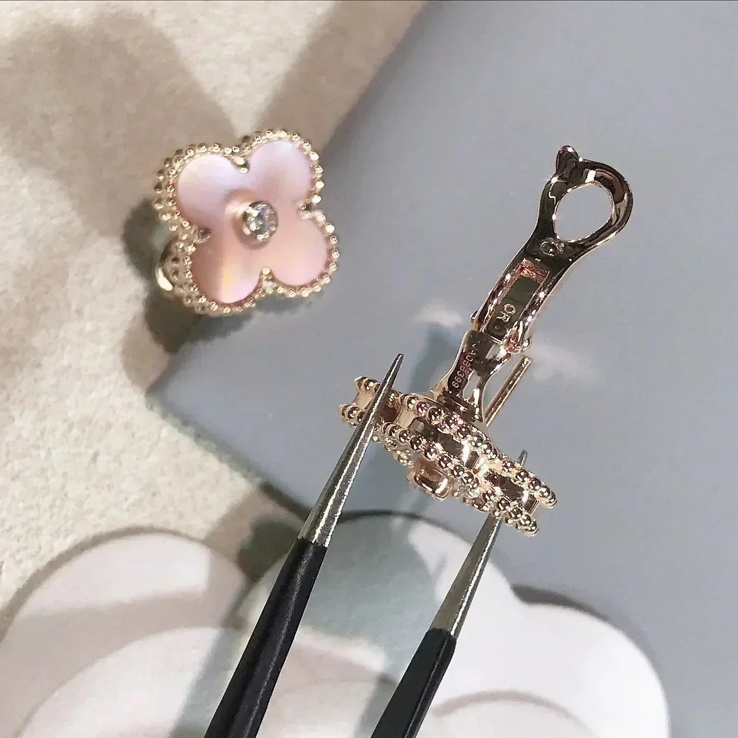 [TRENDS]CLOVER MEDIUM 1 MOTIFS  PINK MOP DIAMOND EARRINGS