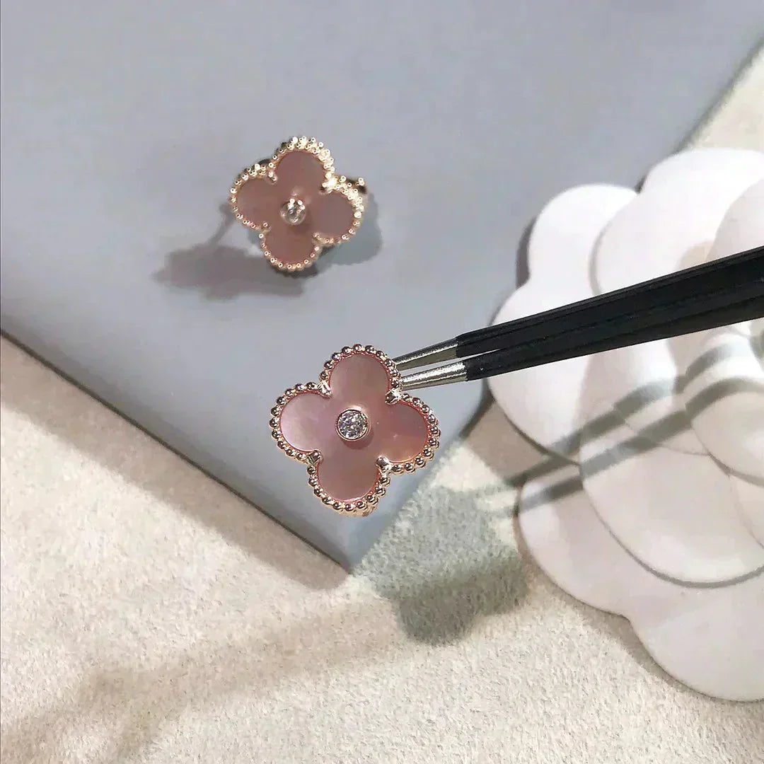 [TRENDS]CLOVER MEDIUM 1 MOTIFS  PINK MOP DIAMOND EARRINGS