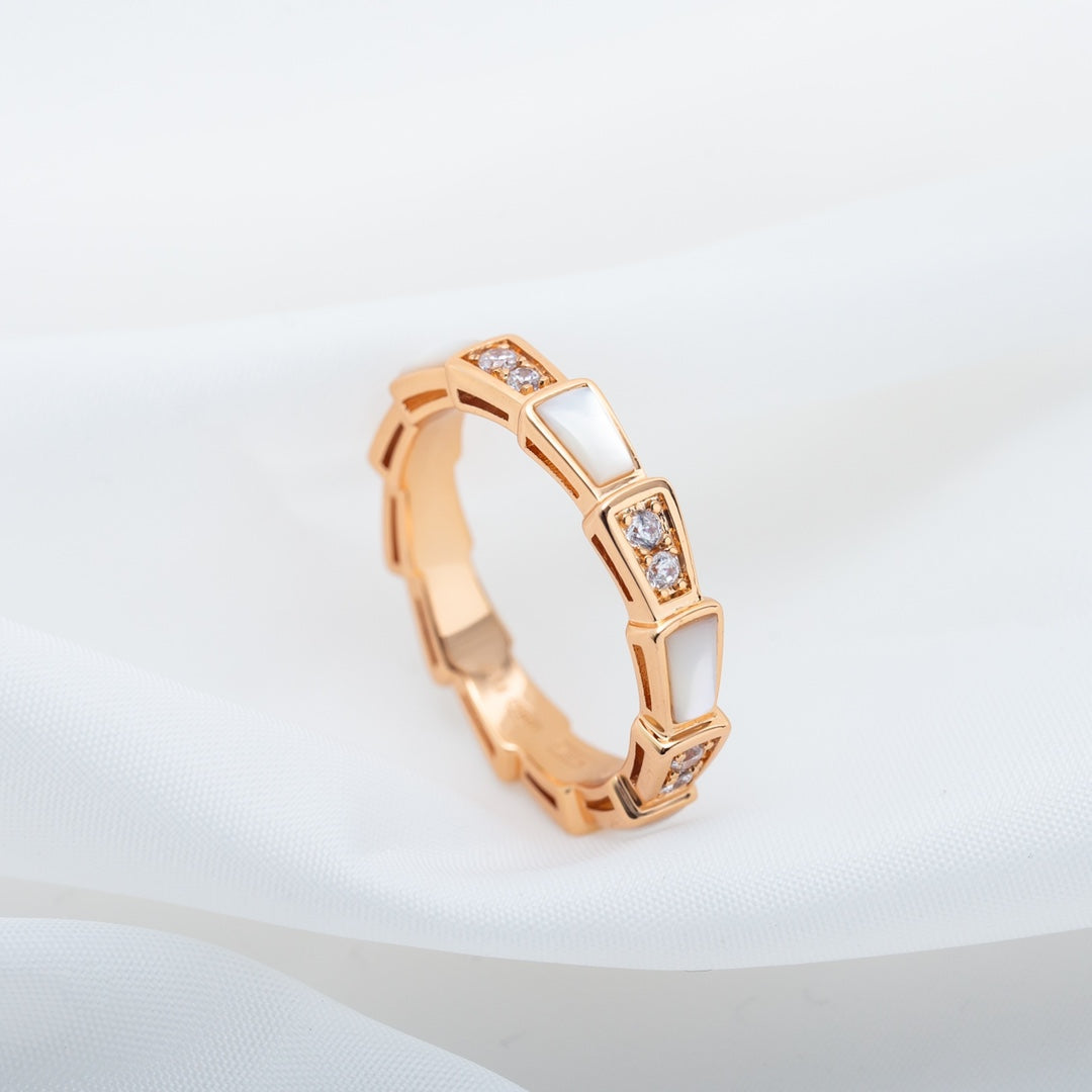 [TENDANCES]BAGUE SERPENTI OR ROSE DIAMANT NACRE 3MM