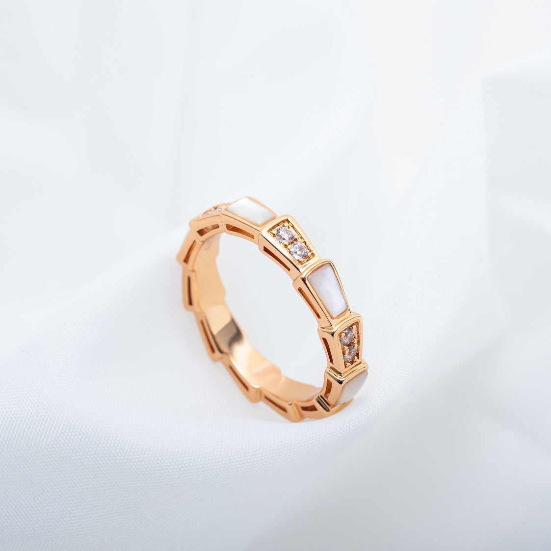 [TENDANCES]BAGUE SERPENTI OR ROSE DIAMANT NACRE 3MM