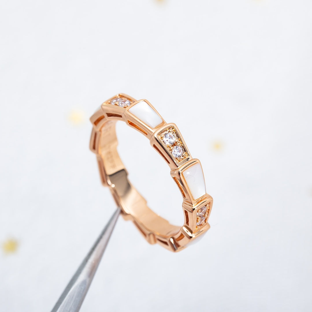 [TENDANCES]BAGUE SERPENTI OR ROSE DIAMANT NACRE 3MM