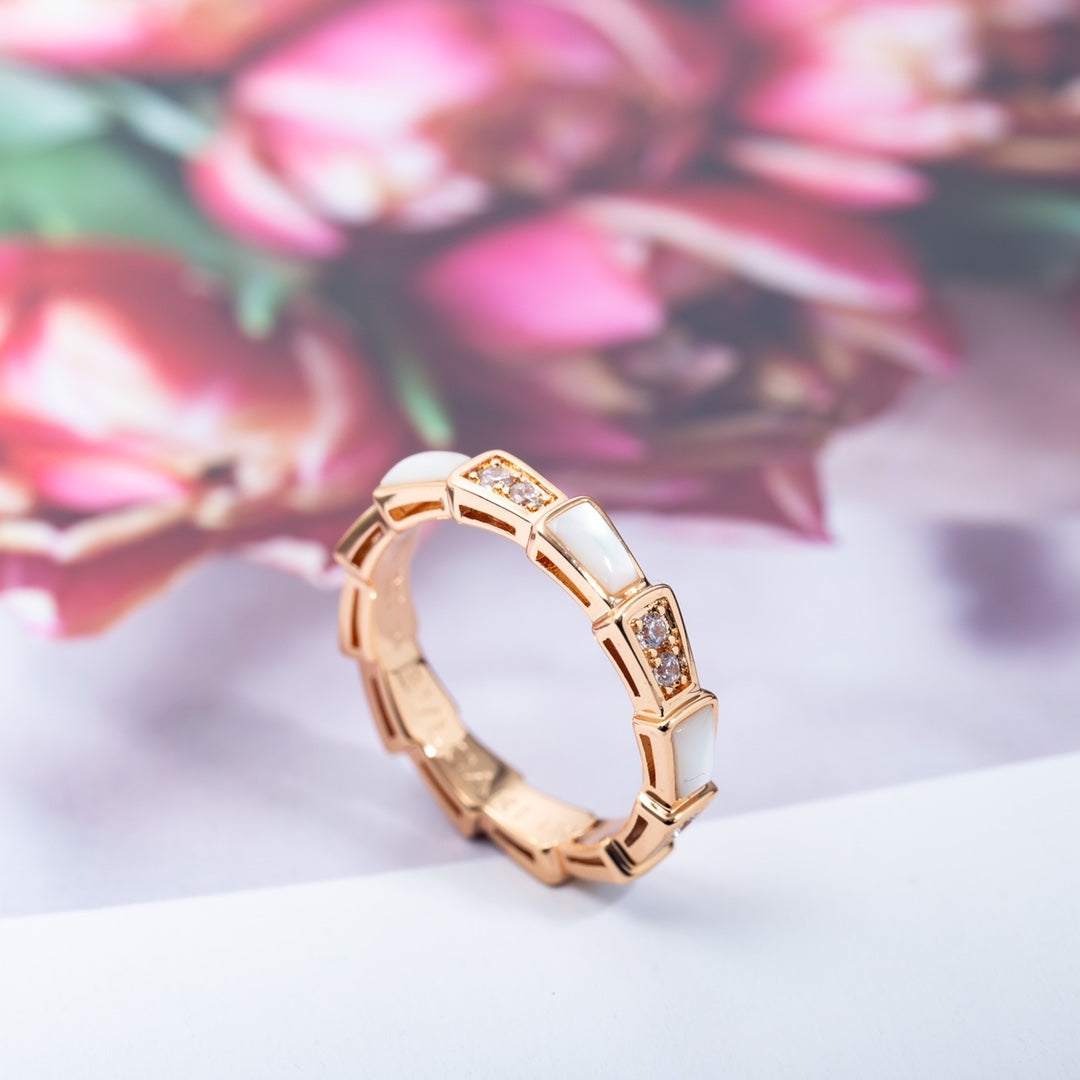 [TENDANCES]BAGUE SERPENTI OR ROSE DIAMANT NACRE 3MM