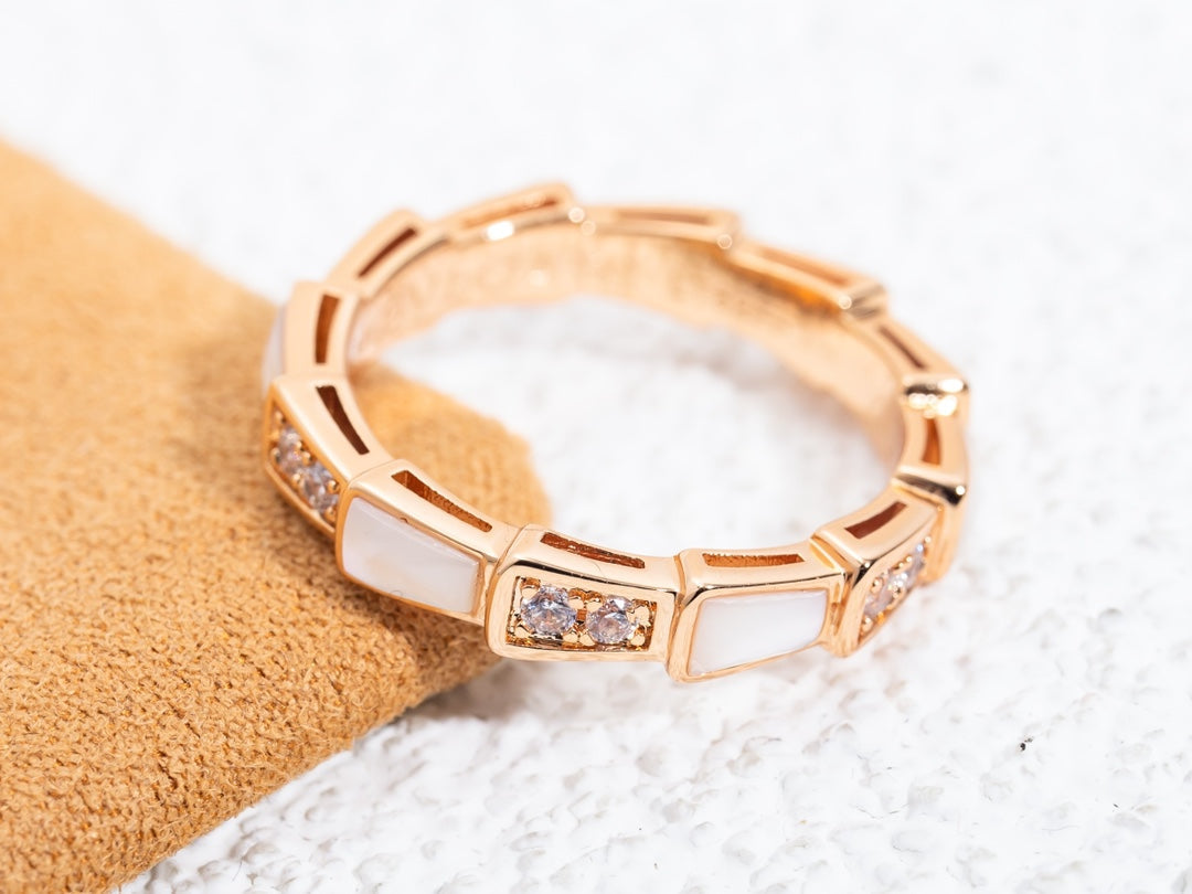 [TENDANCES]BAGUE SERPENTI OR ROSE DIAMANT NACRE 3MM