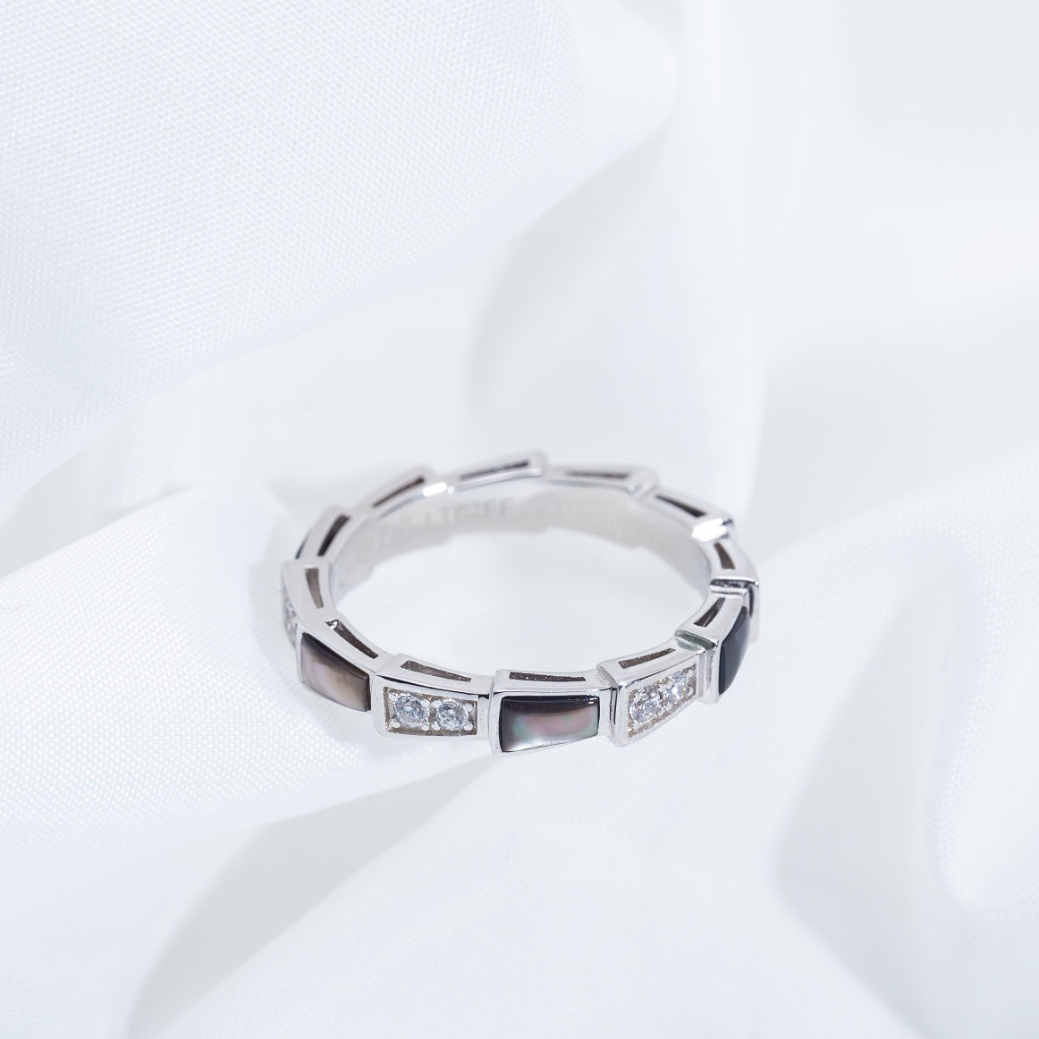 [TENDANCES]BAGUE SERPENTI ARGENT DIAMANT NACRE NOIRE 3MM