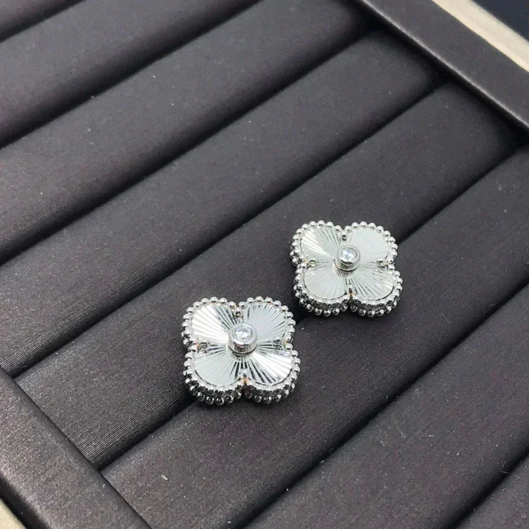 [TRENDS]CLOVER MINI 9.5MM LASER EARRINGS