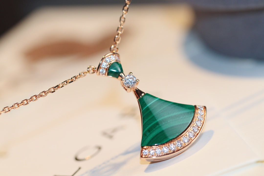 [TENDANCES] COLLIER DE RÊVE MALACHITE DIAMANT