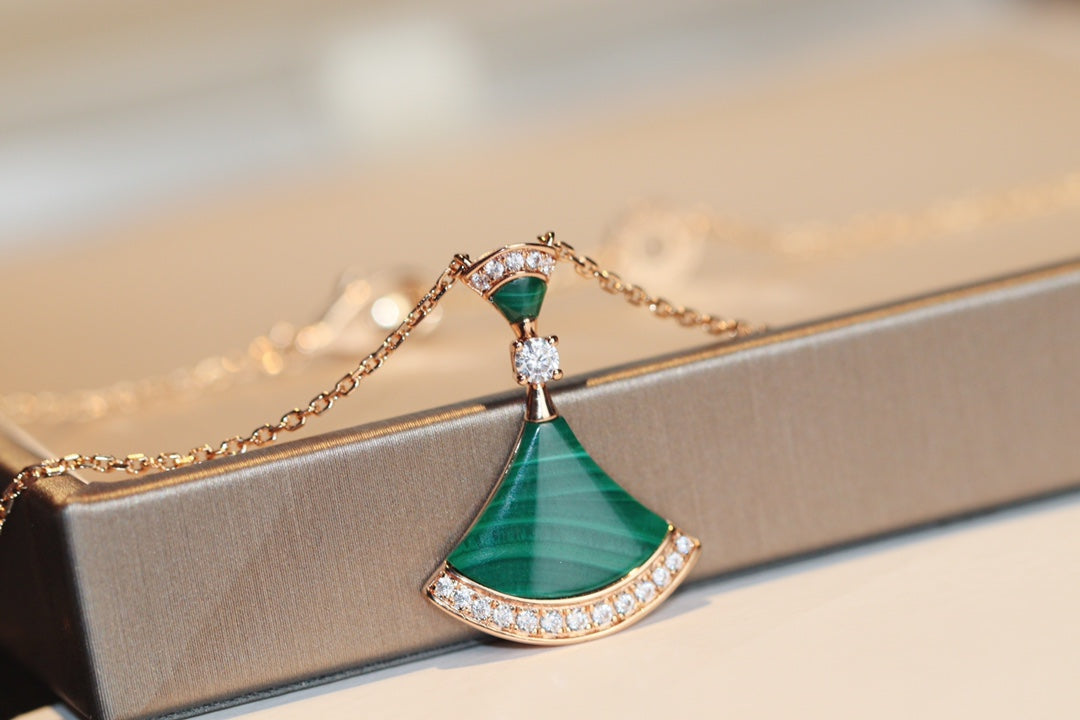 [TENDANCES] COLLIER DE RÊVE MALACHITE DIAMANT