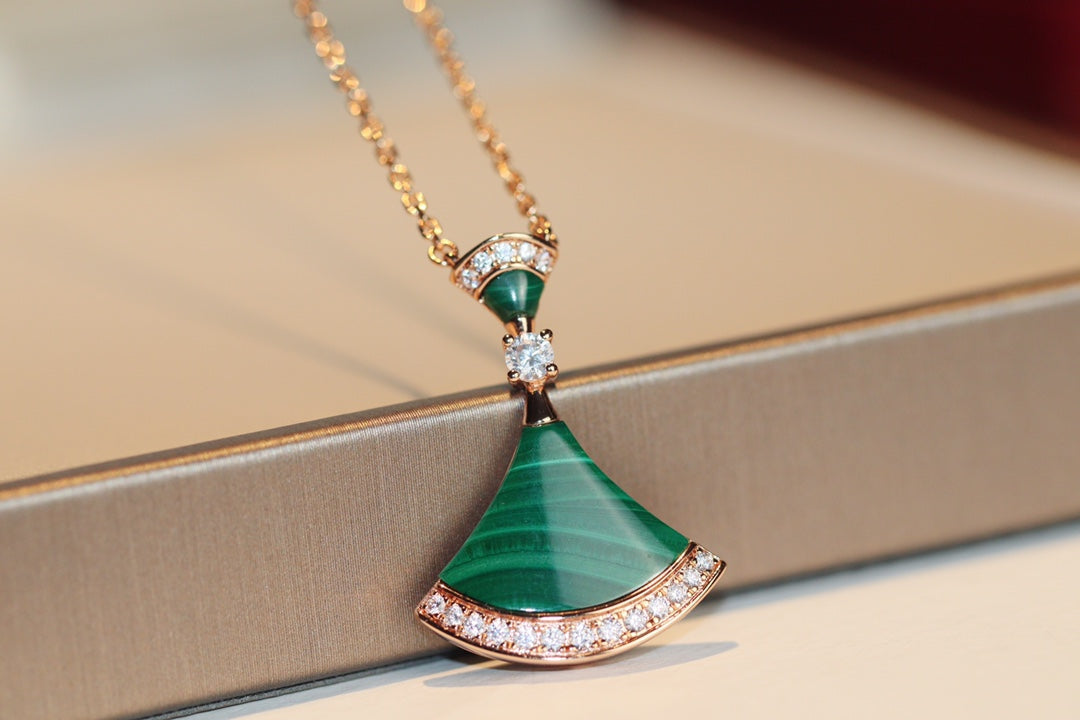 [TENDANCES] COLLIER DE RÊVE MALACHITE DIAMANT