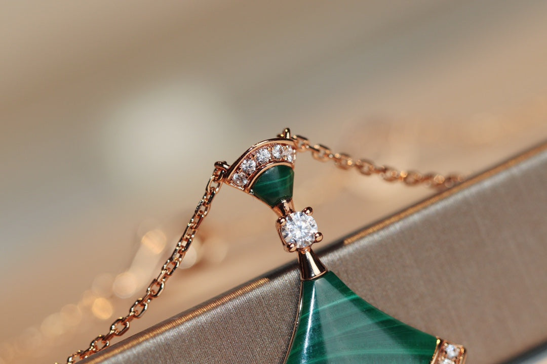 [TENDANCES] COLLIER DE RÊVE MALACHITE DIAMANT