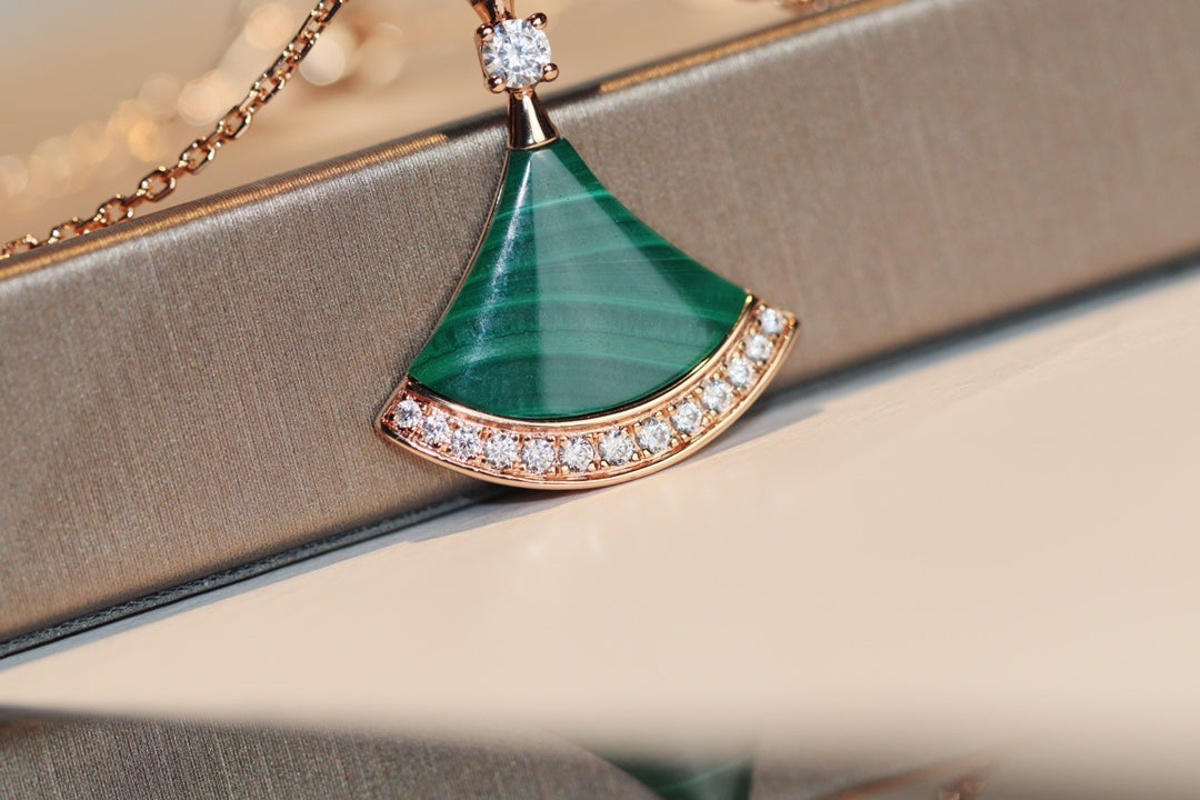 [TENDANCES] COLLIER DE RÊVE MALACHITE DIAMANT