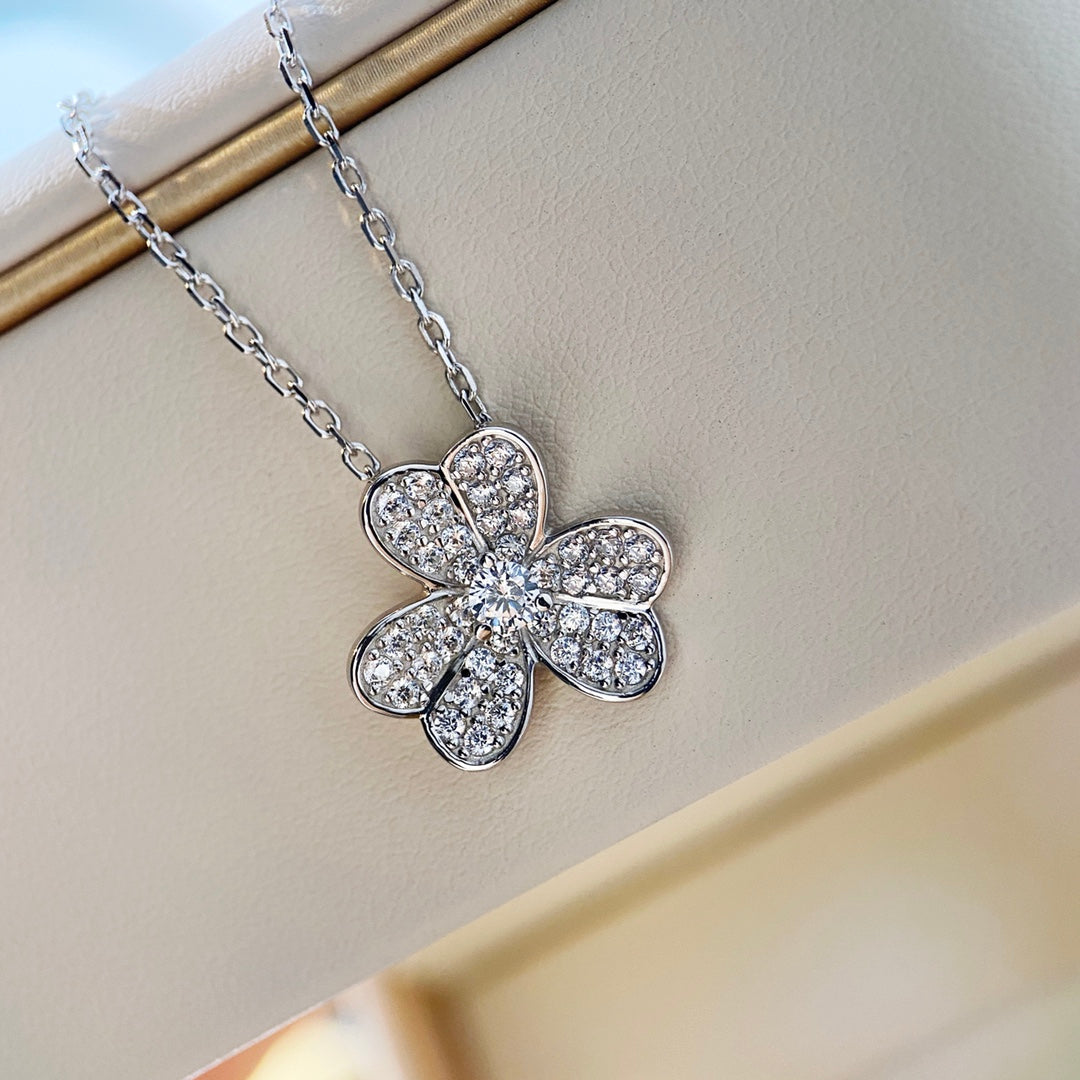 [TENDANCES] COLLIER CLOVER DIAMANT ARGENT