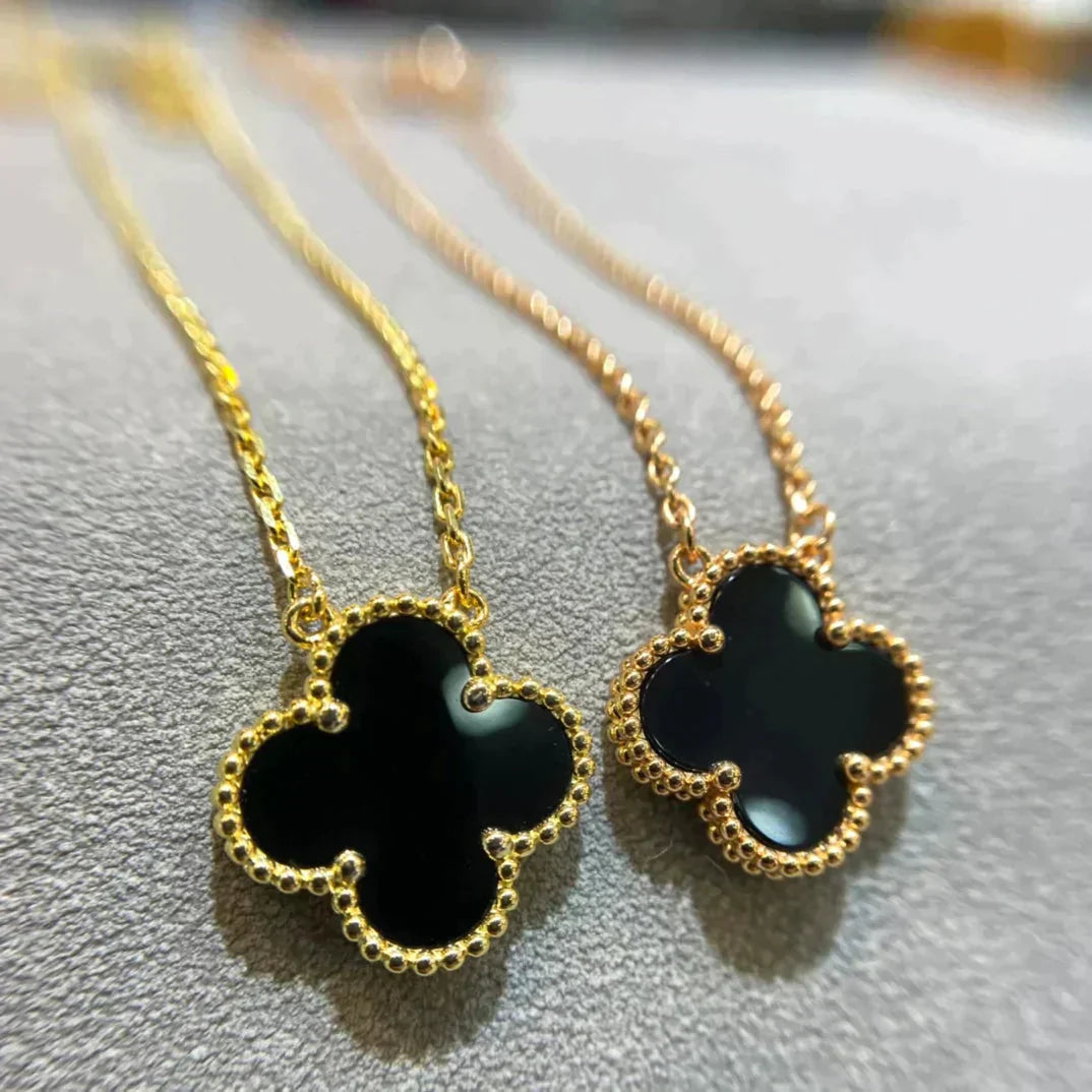 COLLIER À FLEUR UNIQUE EN ONYX NOIR 15 MM CLOVER