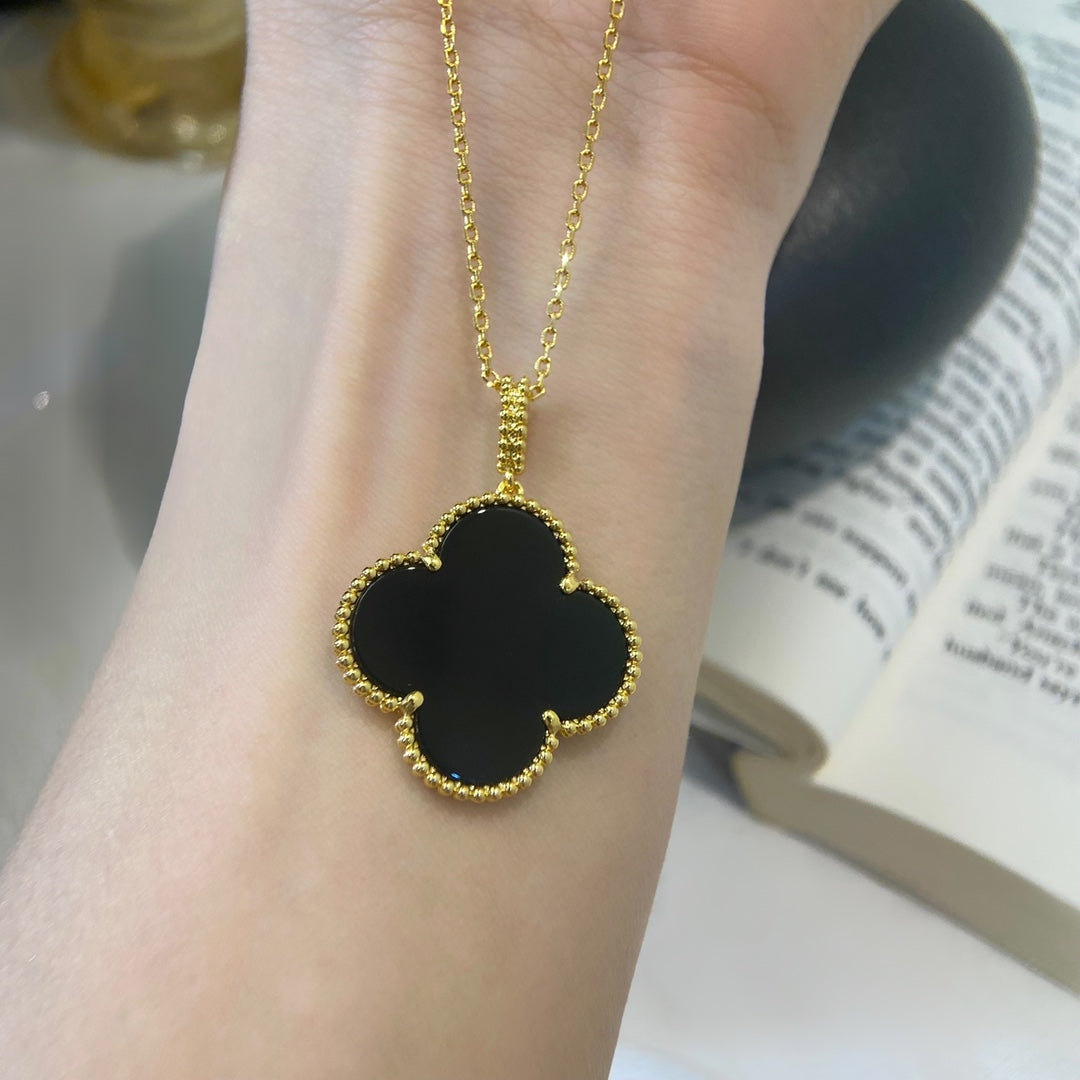 [TENDANCES] COLLIER TRÈFLE 25MM OR ONYX