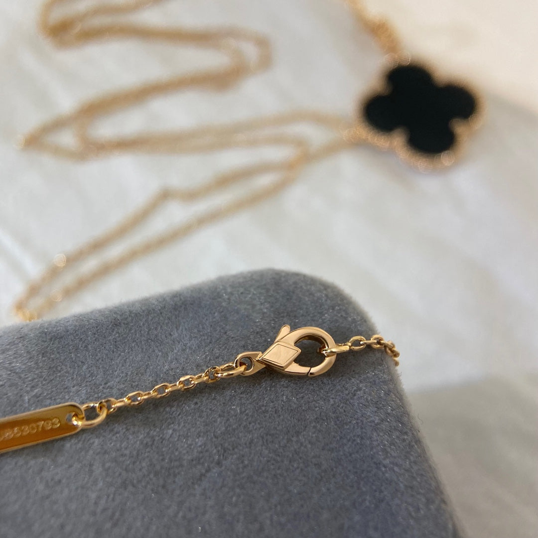 [TENDANCES] COLLIER TRÈFLE 25MM OR ONYX