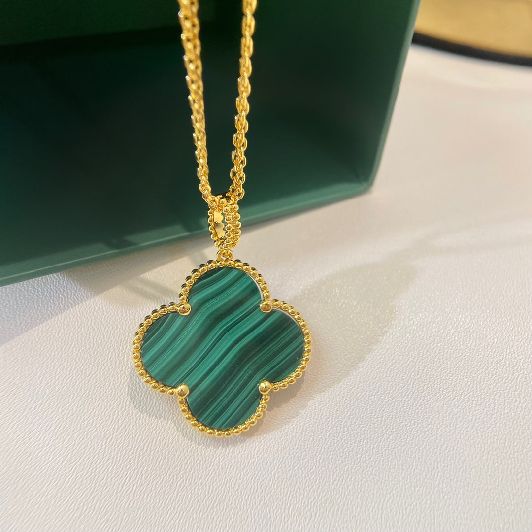 [TENDANCES] COLLIER EN OR MALACHITE TRÈFLE 25MM