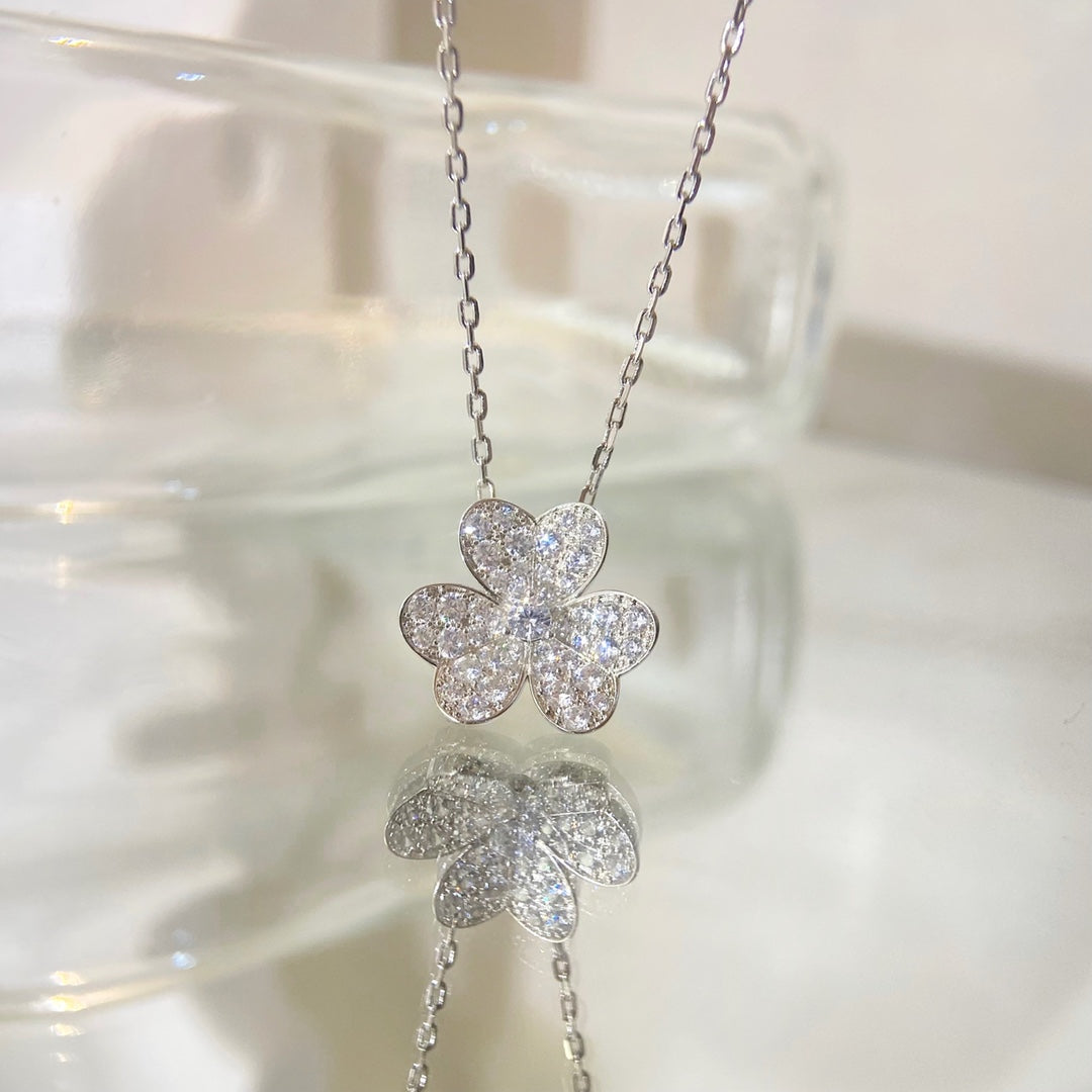 [TENDANCES] COLLIER FLEUR DIAMANT