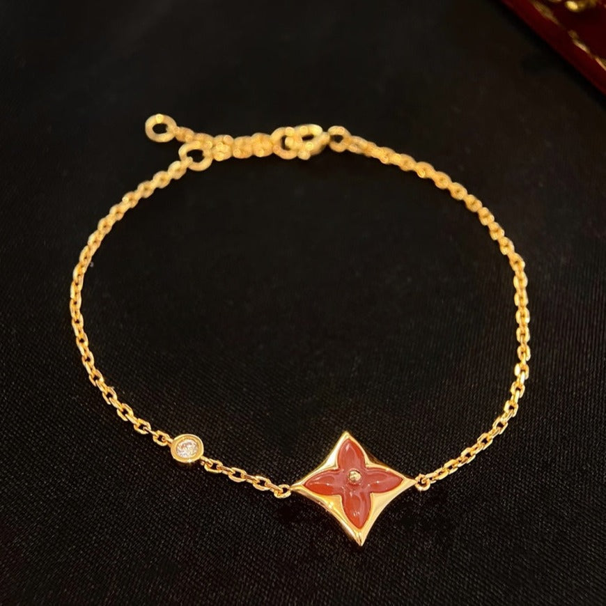 [TENDENCIAS]PULSERA DE ORO ROSA CON DIAMANTES Y CORNALINA COLOR ESTRELLA