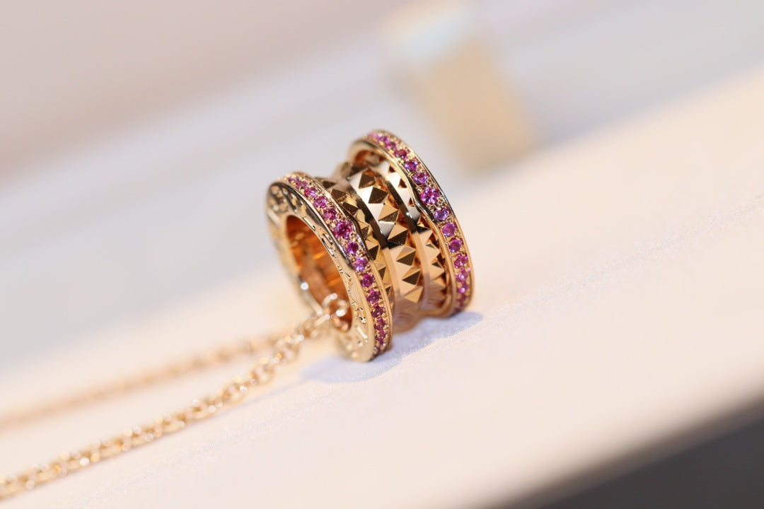 [TENDENCIAS] COLLAR DE ORO ROSA CON DIAMANTES ROSAS DE ZERO 1 ROCK