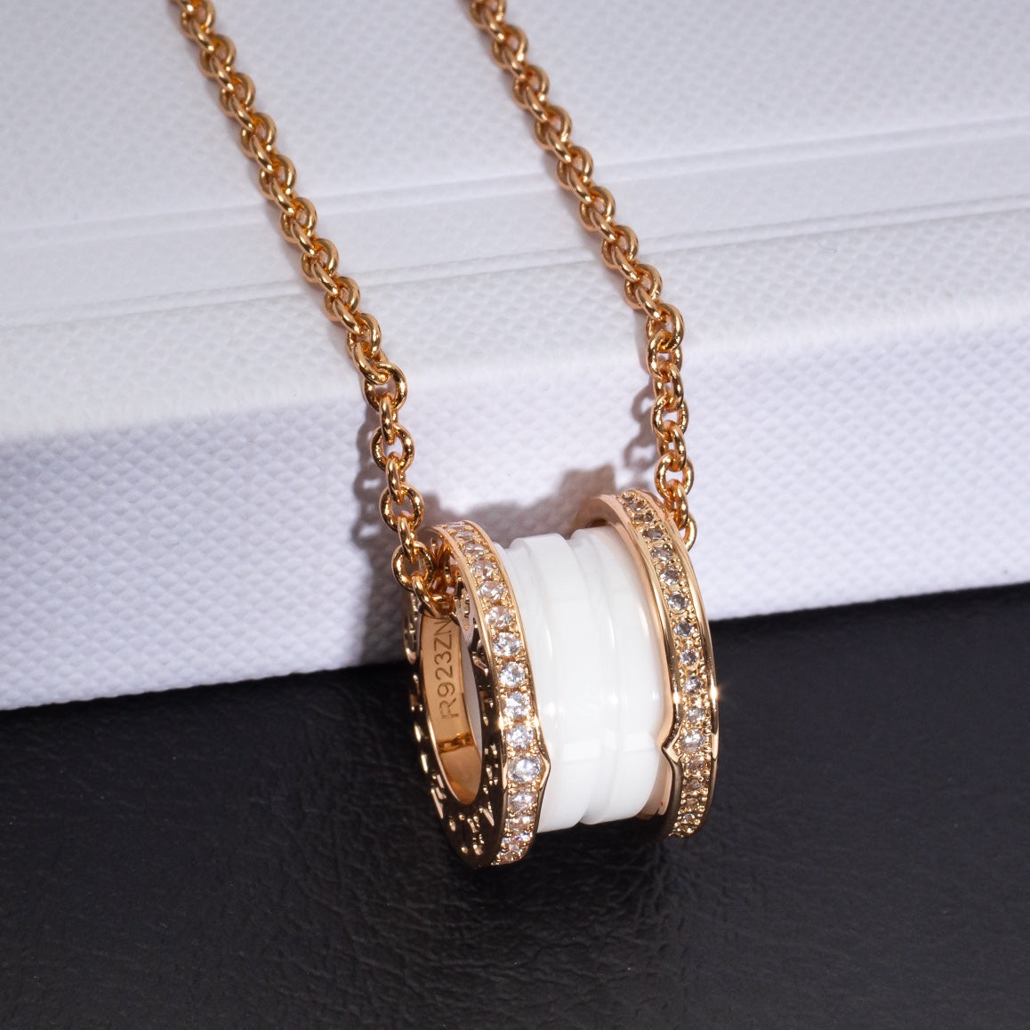 [TRENDS]ZERO 1 WHITE CERAMIC PINK GOLD DIAMOND NECKLACE