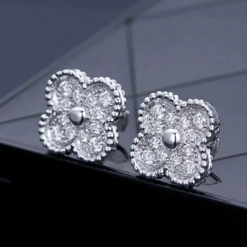 [TENDENCIAS] PENDIENTES DE BOTON DE DIAMANTES CON MOTIVOS DE TRÉBOL 1 PLATA