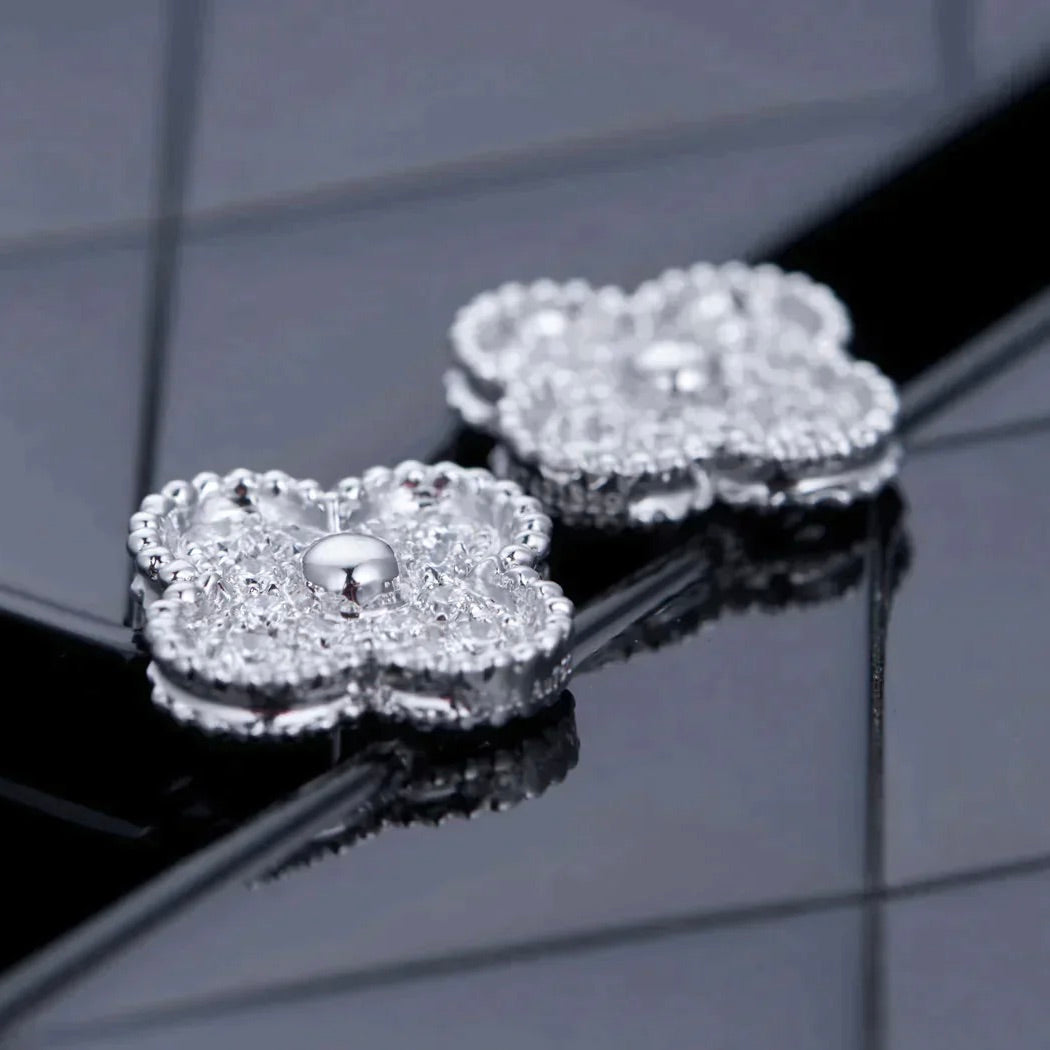 [TENDENCIAS] PENDIENTES DE BOTON DE DIAMANTES CON MOTIVOS DE TRÉBOL 1 PLATA