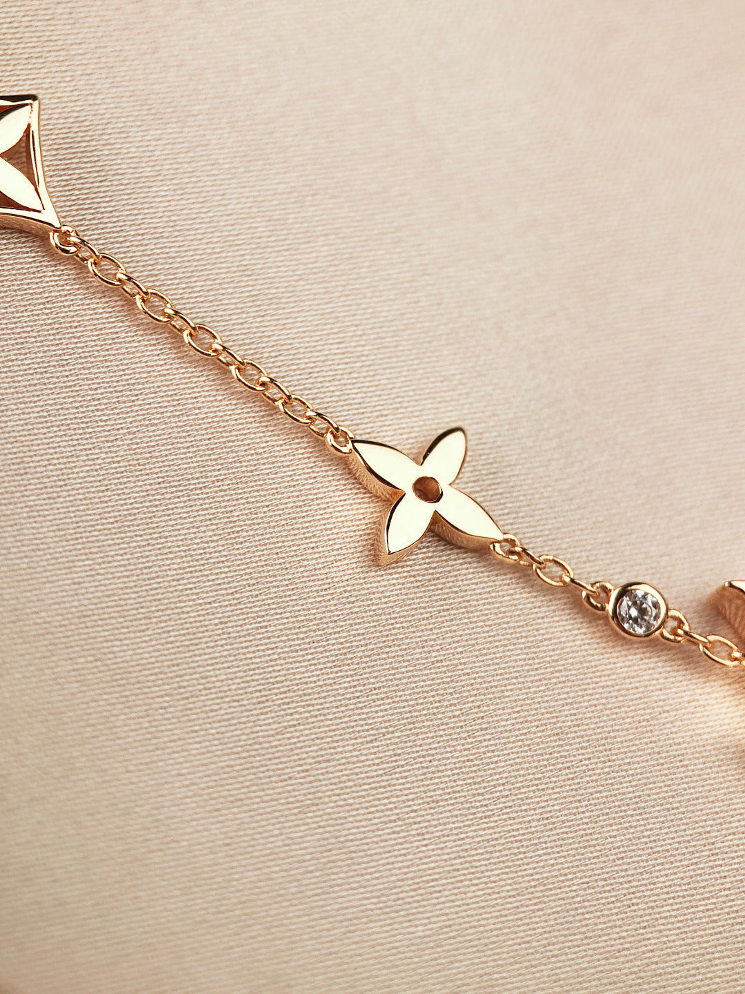 [TENDENCIAS] PULSERA ORO 7 MOTIVOS ESTRELLA Y SOL