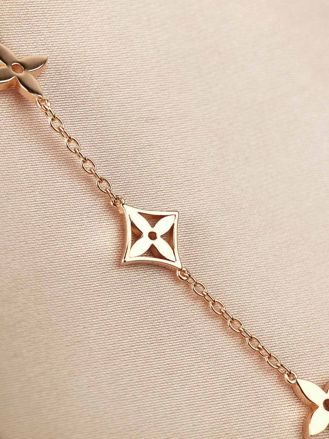 [TENDENCIAS] PULSERA ORO 7 MOTIVOS ESTRELLA Y SOL