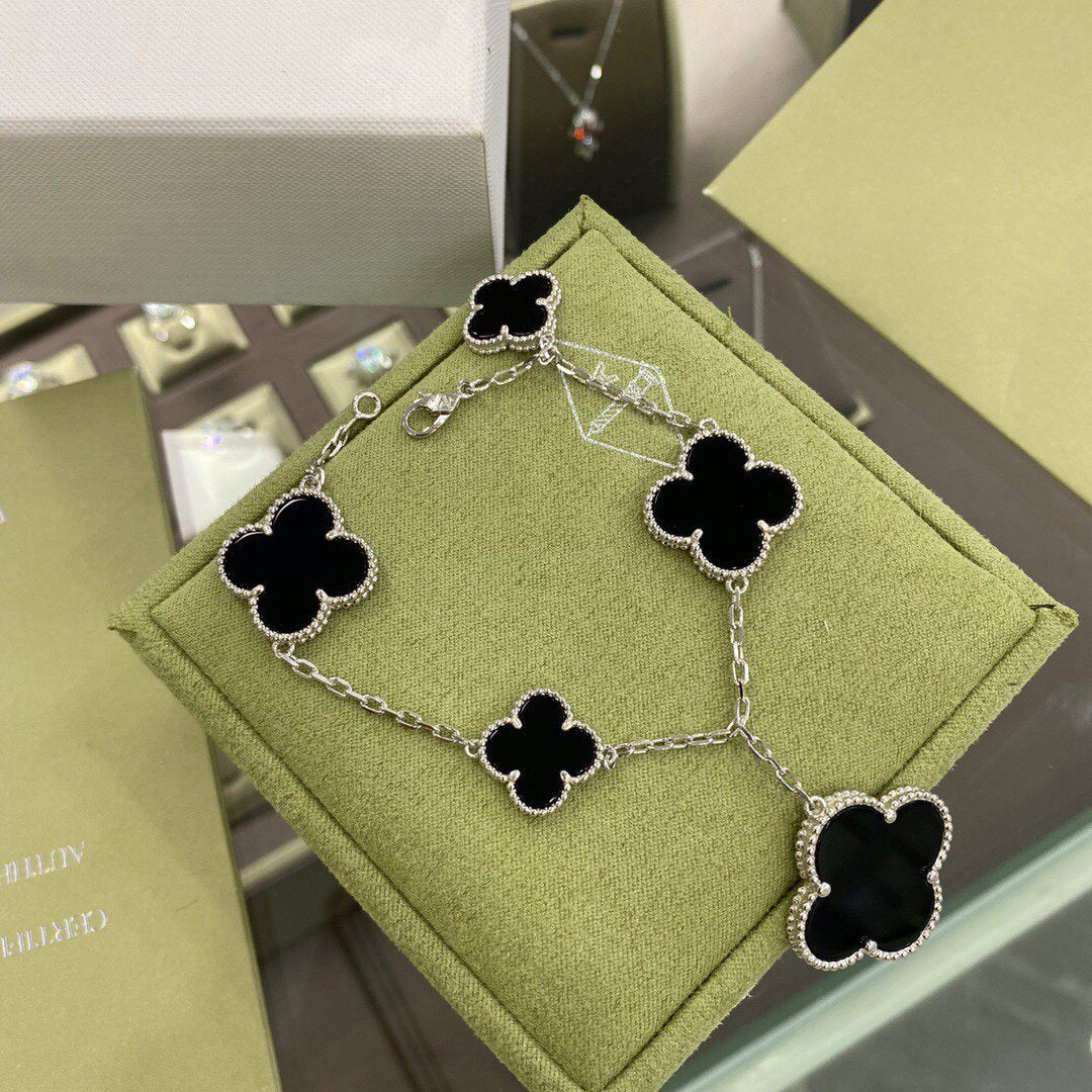 [TRENDS]CLOVER 5 MOTIFS SIVLER ONYX BRACELET