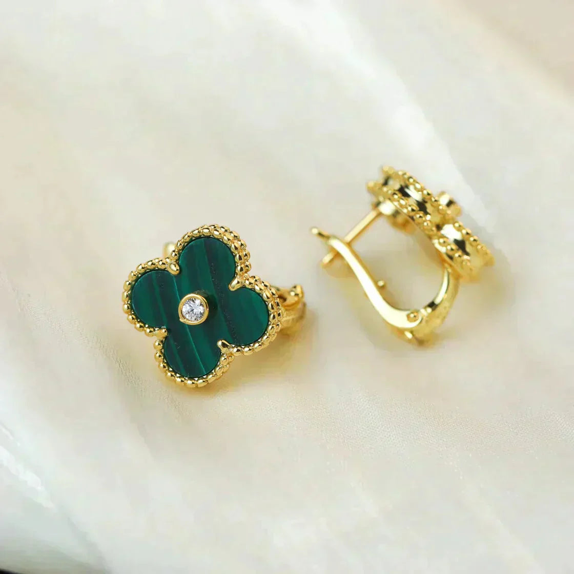 [TRENDS]CLOVER MEDIUM 1 MOTIFS MALACHITE DIAMOND EARRINGS