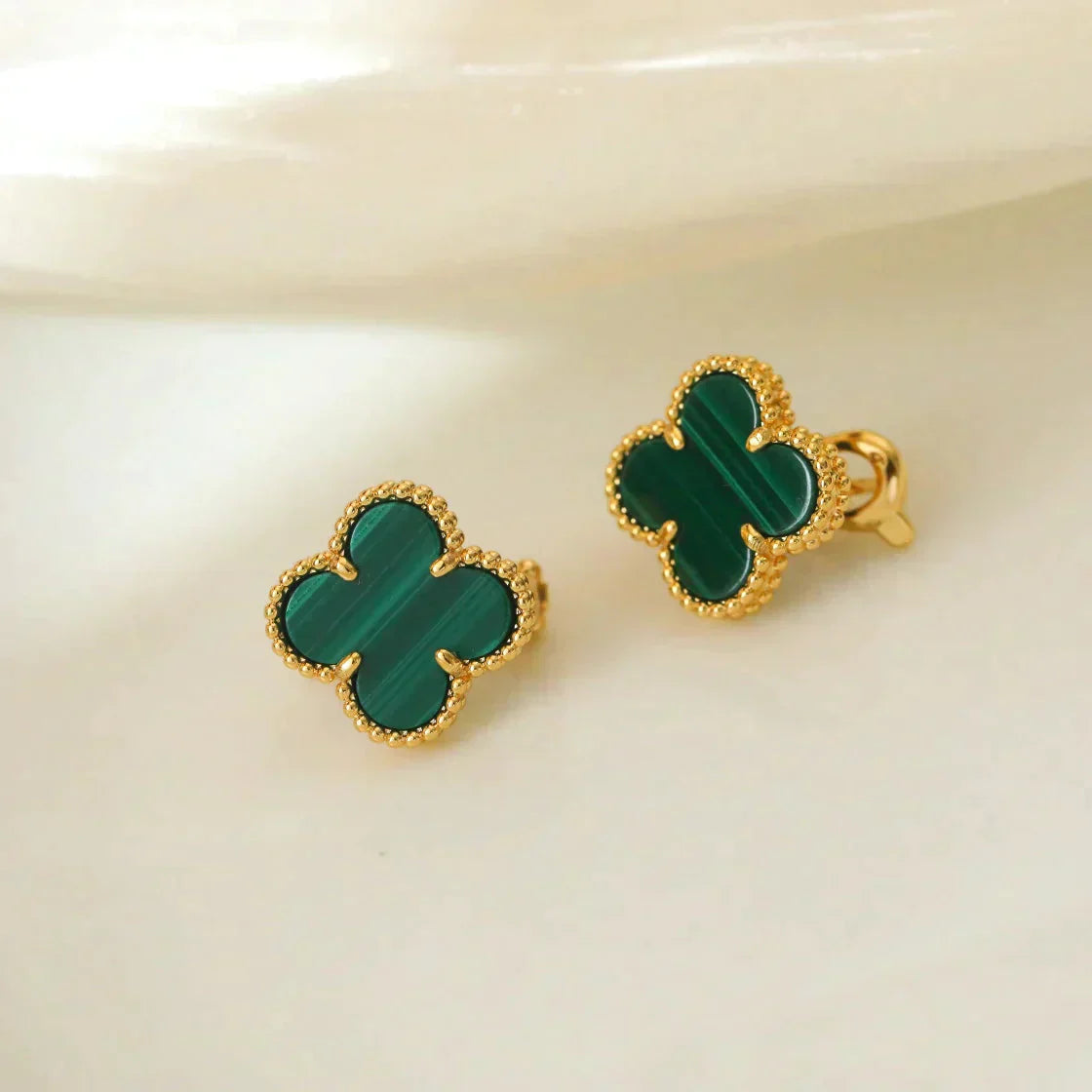 [TENDANCES] BOUCLES D'OREILLES CLOVER MEDIUM 1 MOTIFS MALACHITE