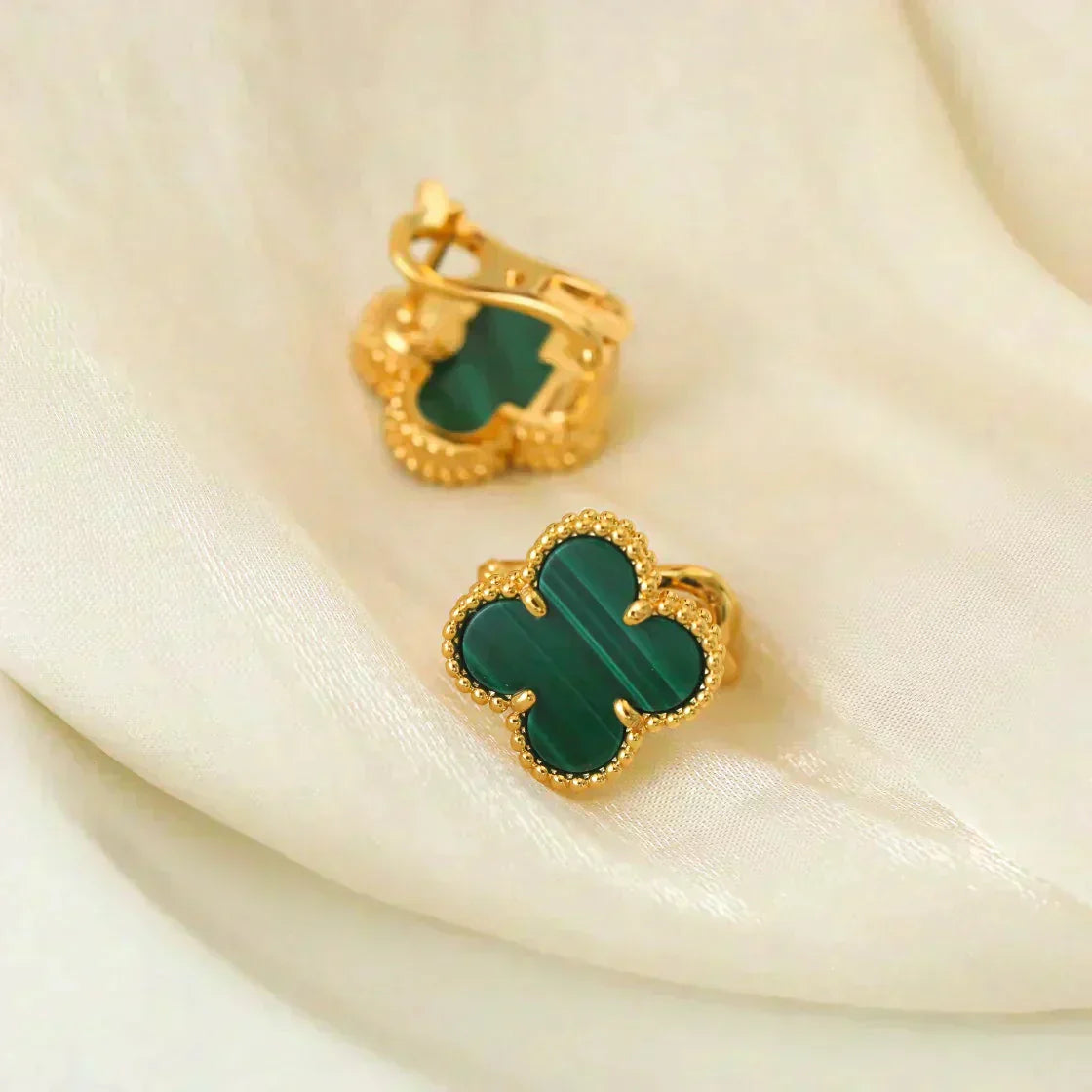 [TENDANCES] BOUCLES D'OREILLES CLOVER MEDIUM 1 MOTIFS MALACHITE