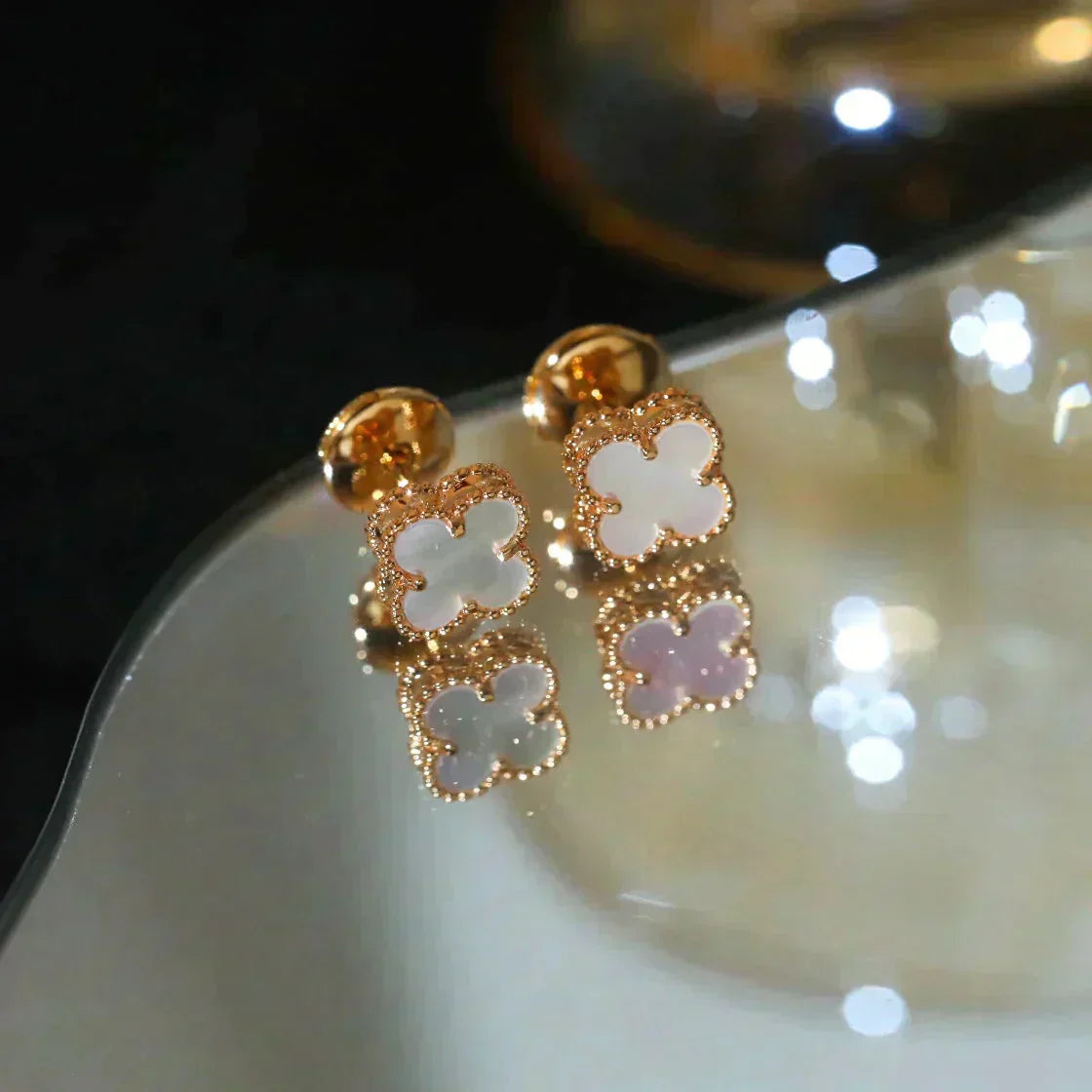 [TRENDS]CLOVER MINI 9.5MM WHITE MOP EARRINGS